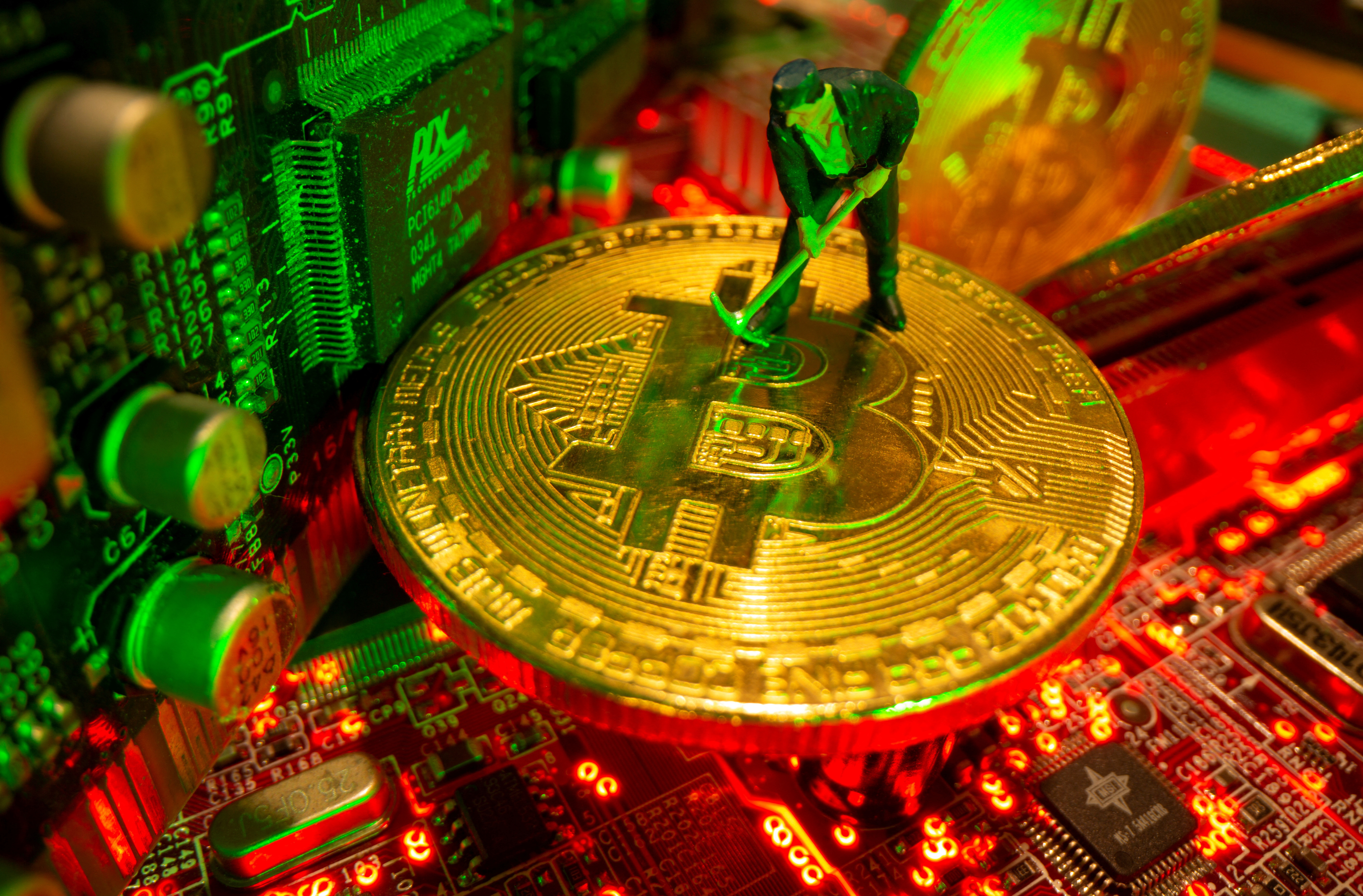 El Bitcoin alcanzó un precio récord de USD 69.000 en noviembre de 2021.
