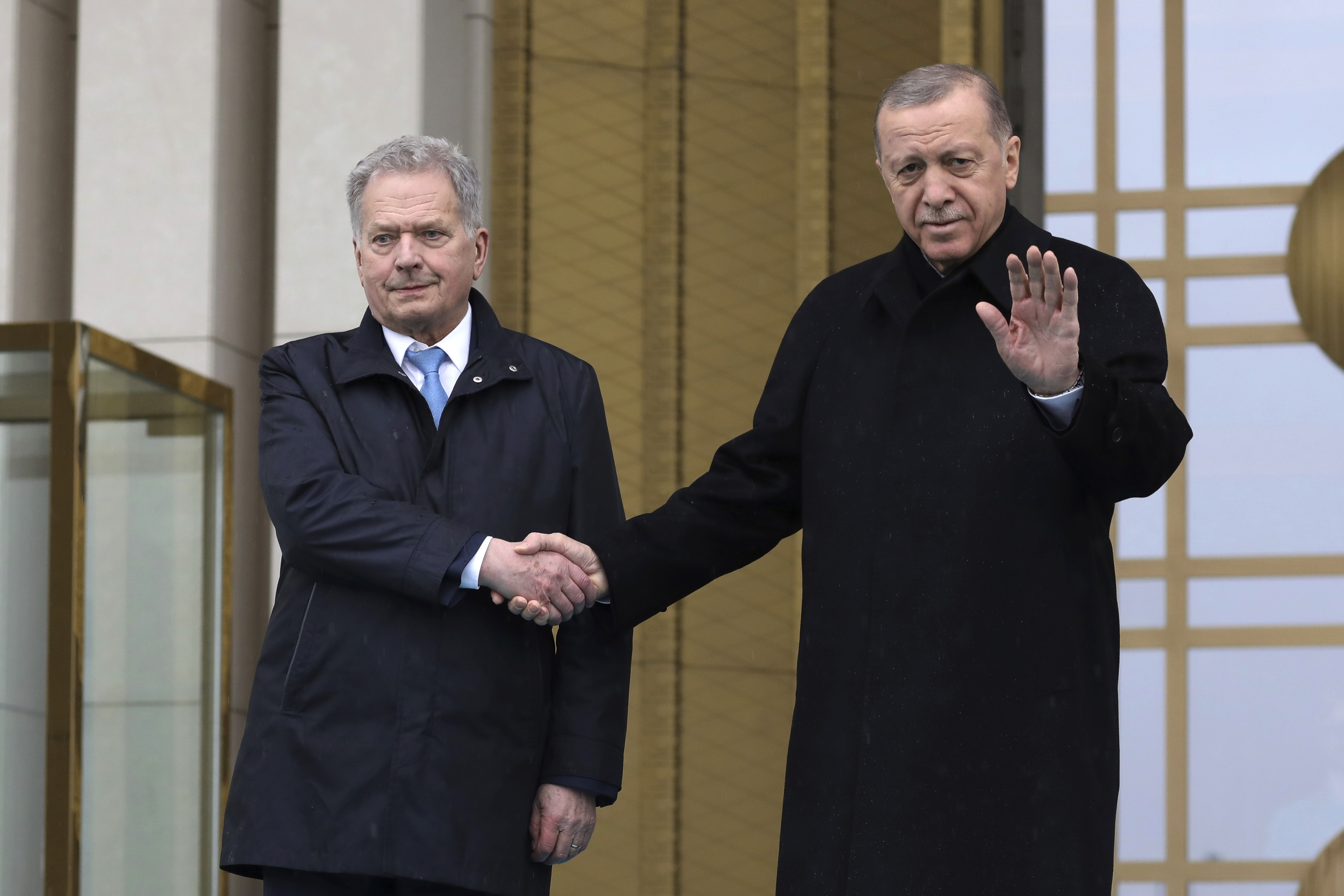 El presidente turco, Recep Tayyip Erdoğan, anunció el inicio del proceso de ratificación por su Parlamento para el ingreso de Finlandia, país que, tras el inicio de la invasión rusa de Ucrania, pidió junto a Suecia entrar en la OTAN. De ese modo, ambos Estados pusieron fin a su tradición neutral. (AP)