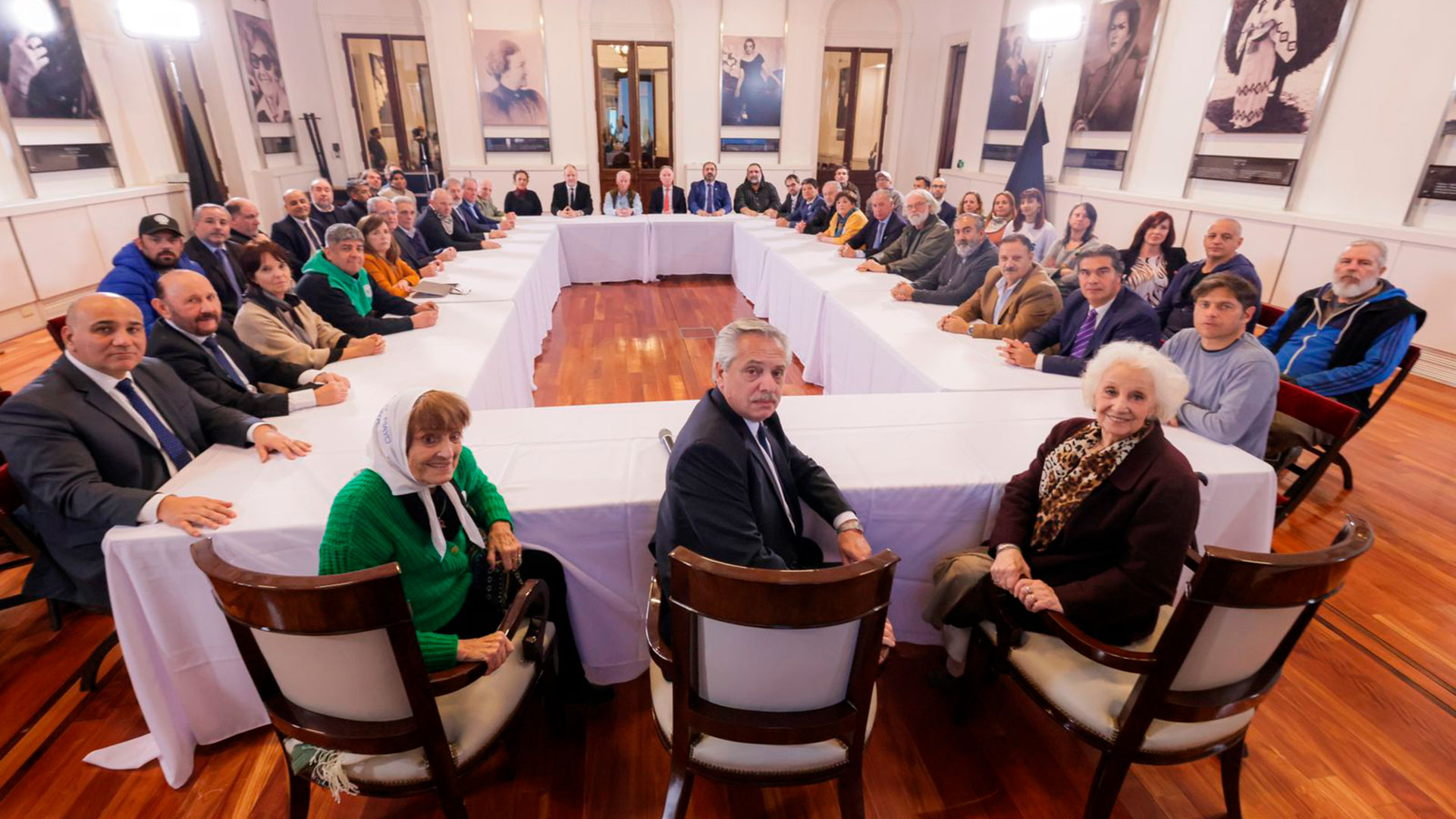 Alberto Fernández encabezó la reunión con referentes sociales y sindicales 
