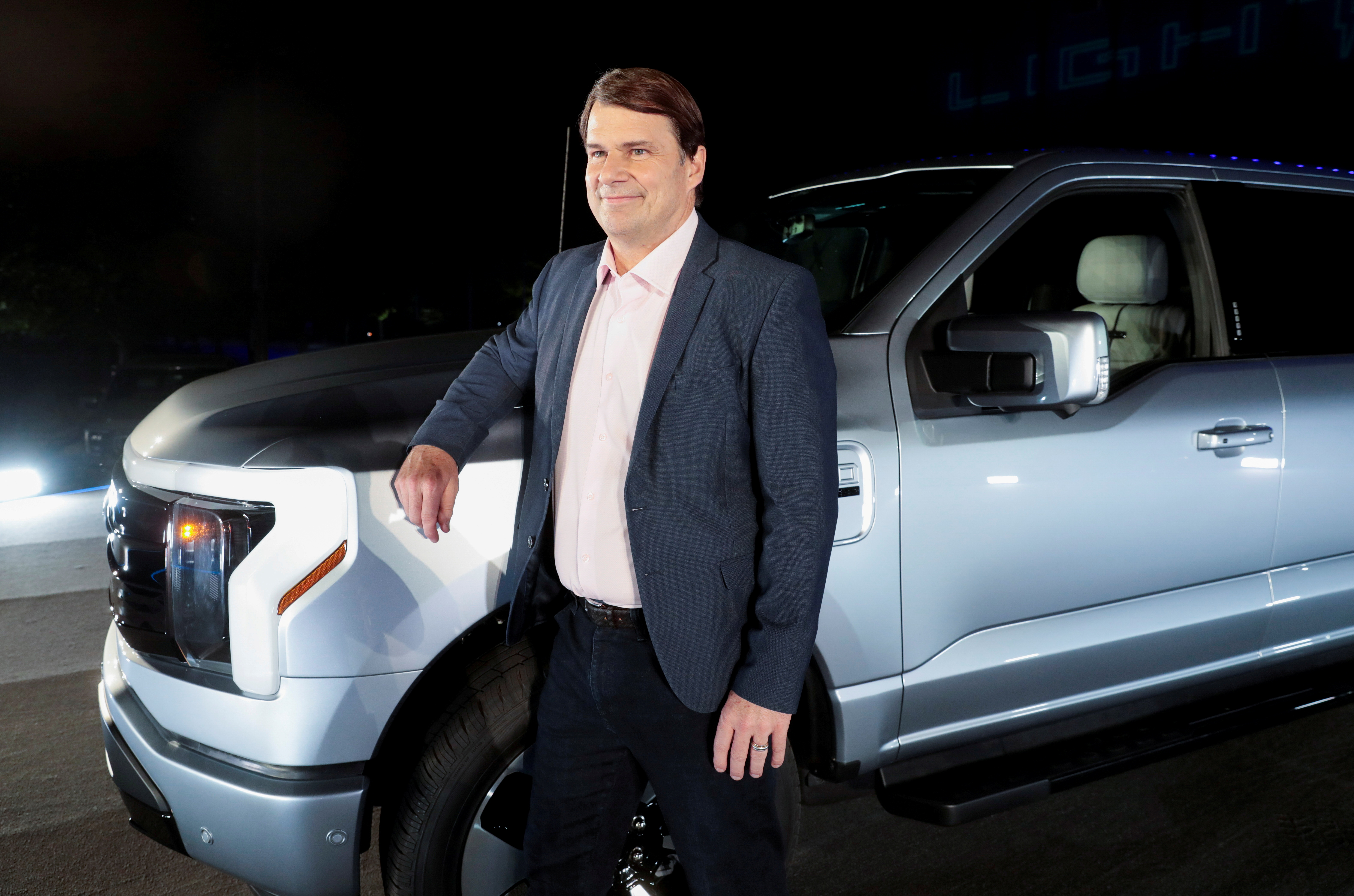 Jim Farley, CEO de Ford, se muestra preocupado porque no hay suficientes puntos de recarga de autos eléctricos, aún cuando la mayoría de los autos que circulan todavía son impulsados por combustibles derivados del petróleo