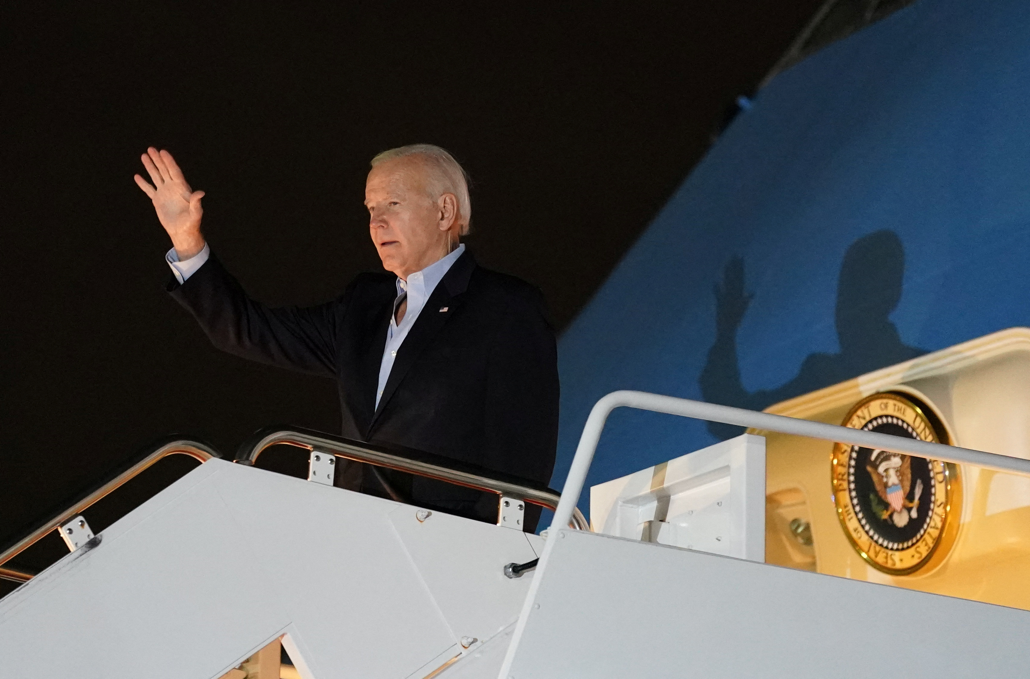 Joe Biden llegó a Egipto e inicia en la COP27 una gira internacional que culminará con el esperado encuentro con Xi Jinping en el G20