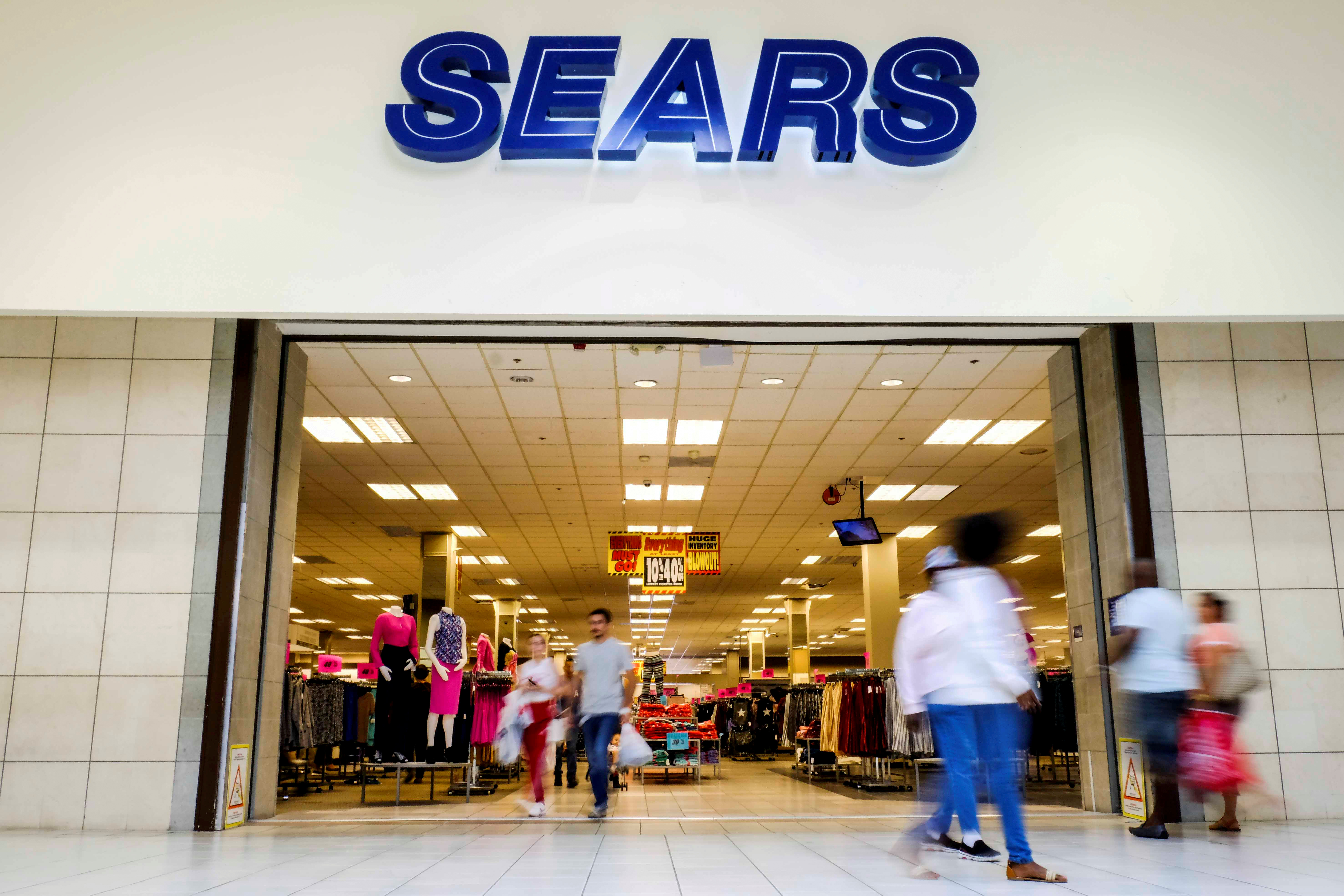 De acuerdo con la información recabada por Tec-Check, las quejas para Sears son alrededor de 27 (Foto: REUTERS/Maria Alejandra Cardona)