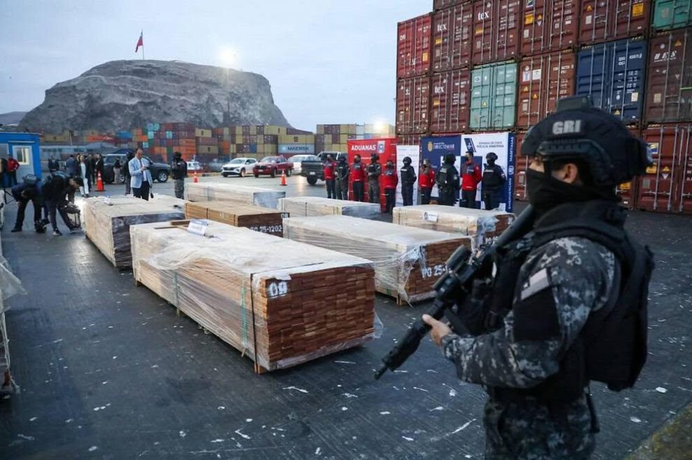 Chile decomis&oacute; m&aacute;s de 100 toneladas de droga oculta en cargamentos de madera boliviana
