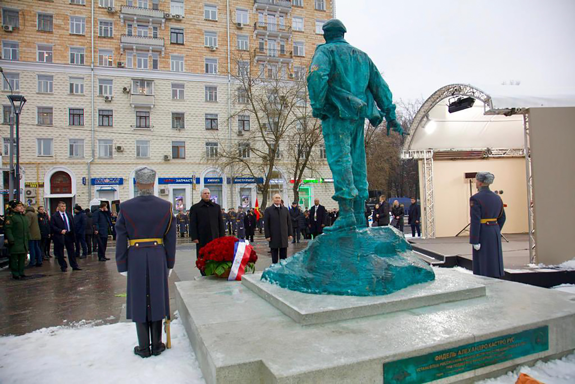 Vladimir Putin y Miguel Díaz-Canel inauguraron una estatua de Fidel Castro en Moscú