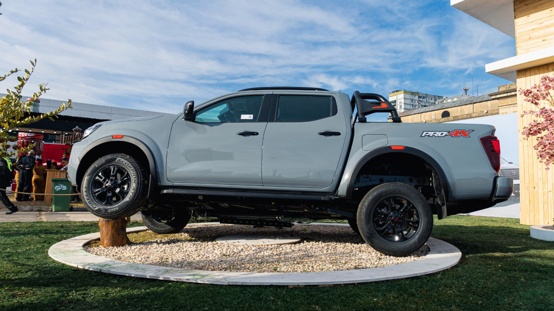 La altura y la distancia entre ejes conforman una ecuación difícil de cambiar para que las pick-up puedan seguir siendo vehículos con buena  capacidad de carga y a la vez confortables para los pasajeros