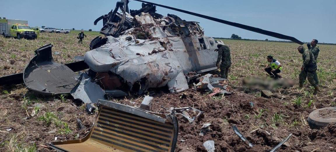 La aeronave cayó en un campo de sorgo poco antes de aterrizar en la base de los Mochis (Foto: Especial)