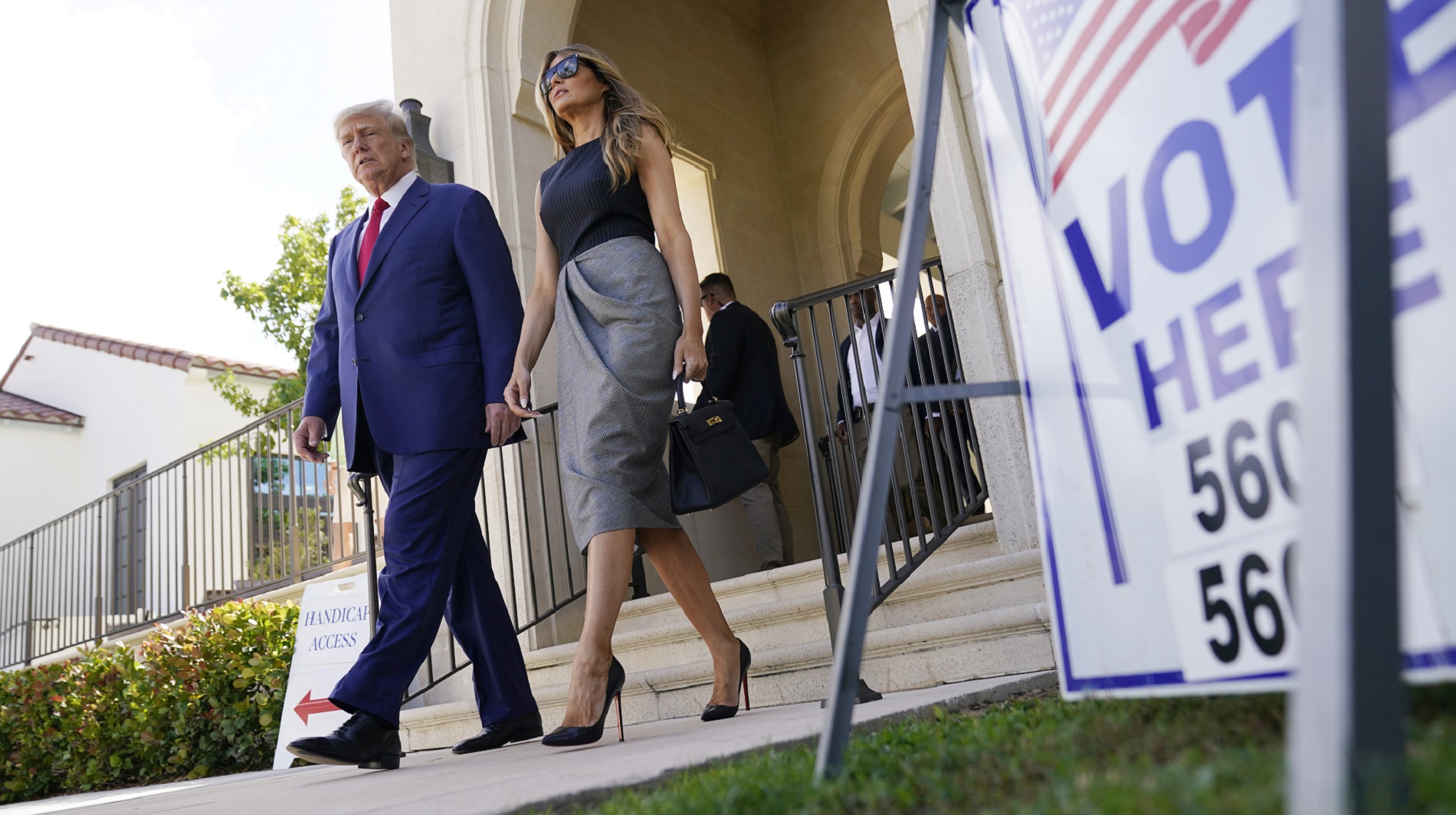 Trump y Melania tras votar en Palm Beach (AP/Andrew Harnik)