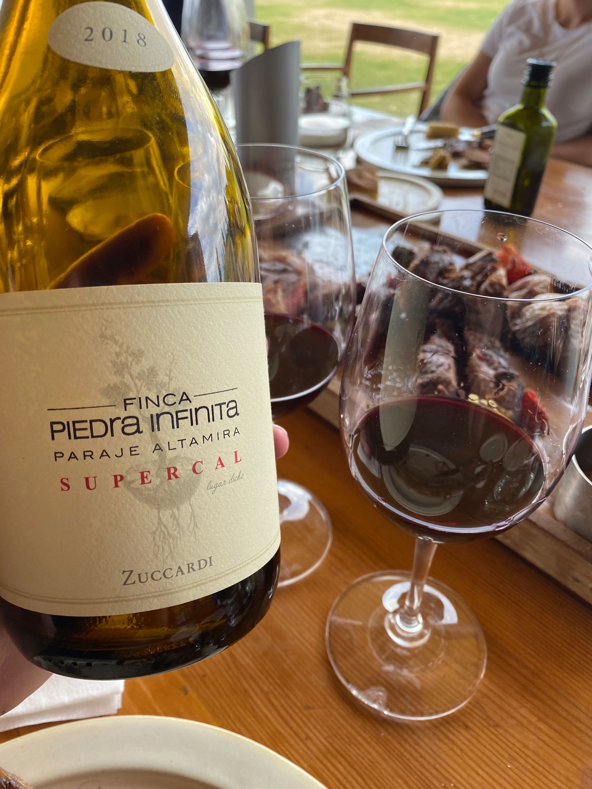 Zuccardi Finca Piedra Infinita Supercal 2019, que alcanzó puntaje perfecto, entre otros vinos de Zuccardi Valle de Uco registraron excelentes calificaciones