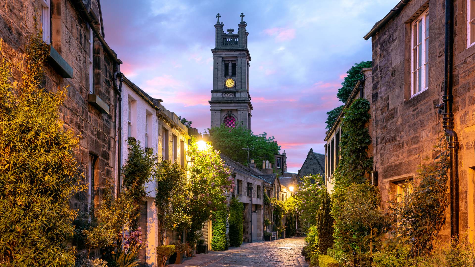 Edimburgo, la ciudad de moda en Europa es famosa sobre todo por su vibrante festival de arte y espectáculos, pero la ciudad tiene infinitas posibilidades para todos los viajeros en solitario y puede disfrutarse en todas las estaciones del año (Getty Images)