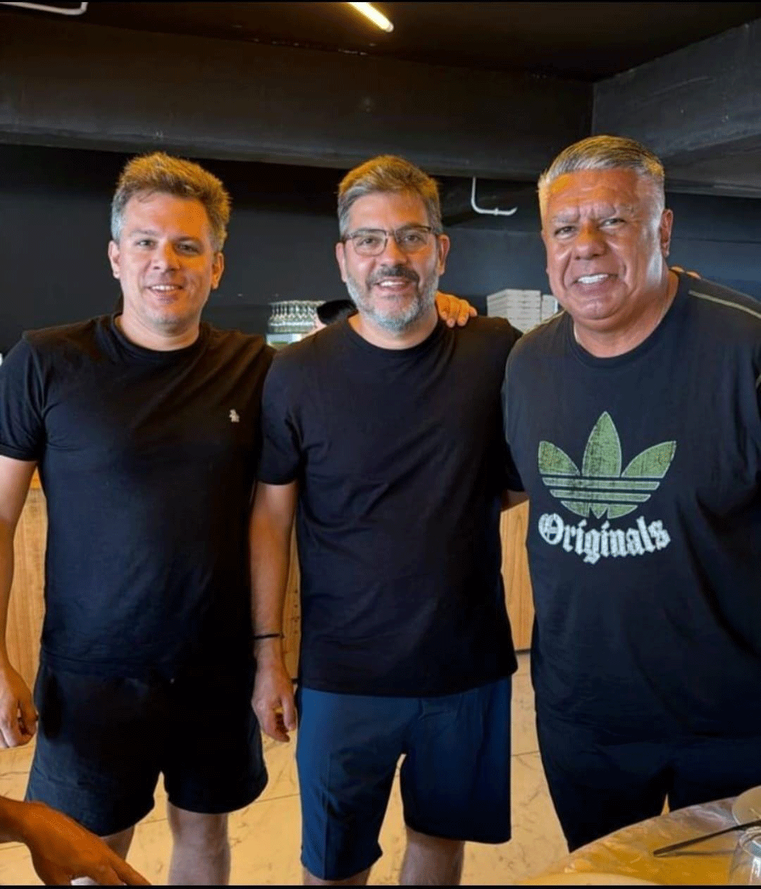 En medio de la investigación en su contra, Chiqui Tapia se mostró con dos funcionarios de confianza de Kicillof