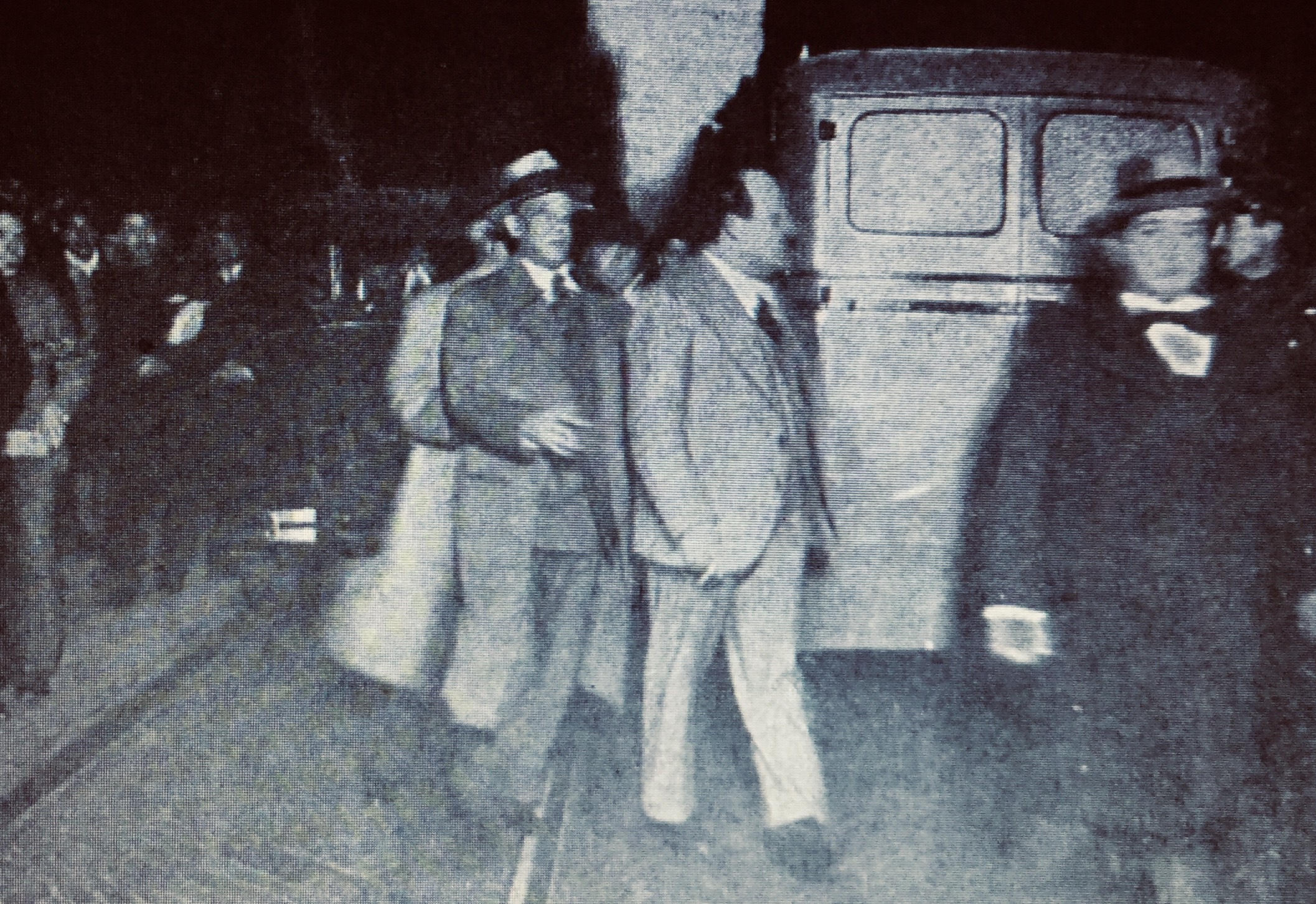 Valdez Cora, el asesino de Bordabehere, es conducido detenido por la policía (Caras y Caretas)