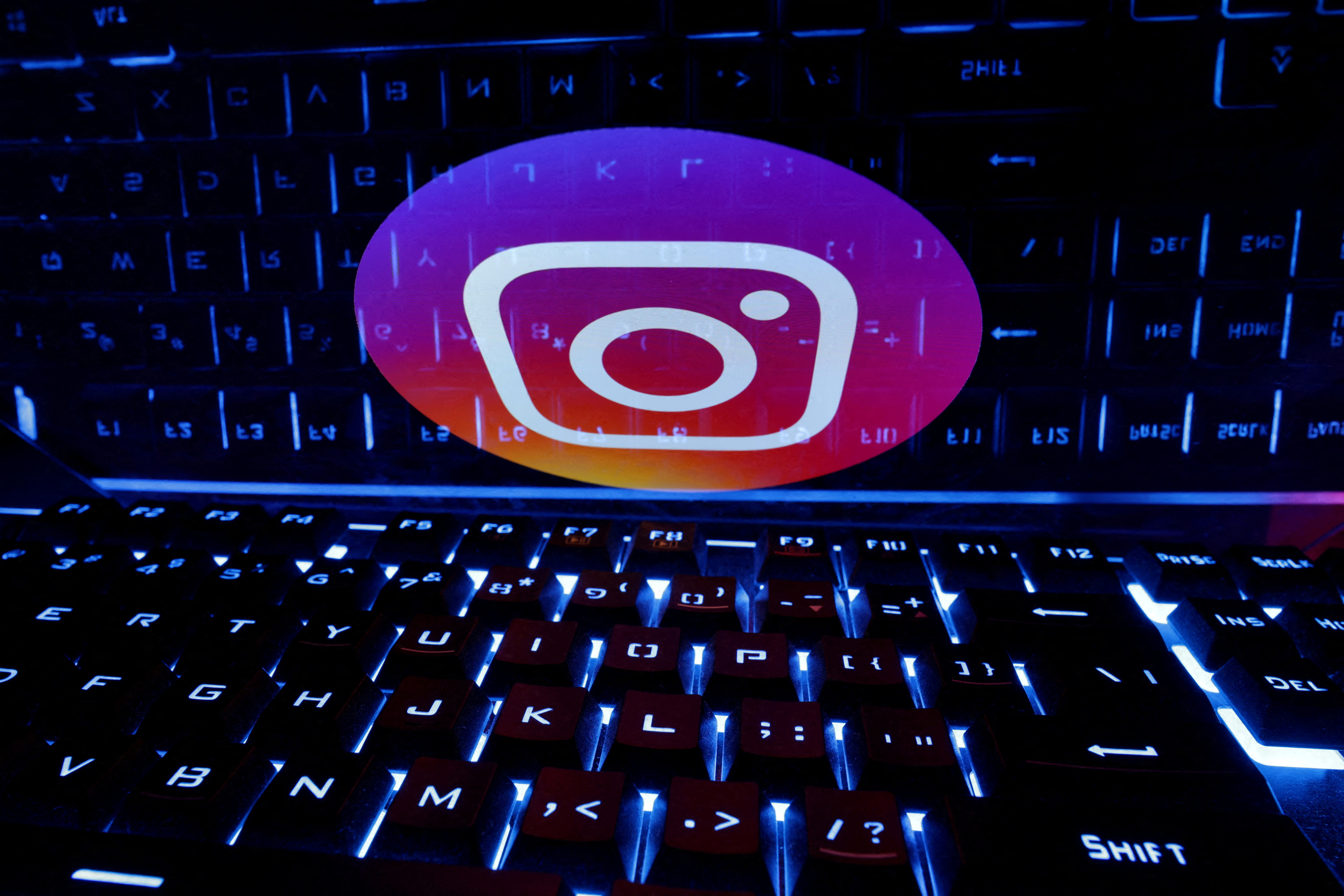 Instagram ha permitido a los usuarios buscar términos que sus propios algoritmos saben que pueden estar asociados con material ilegal. (REUTERS)