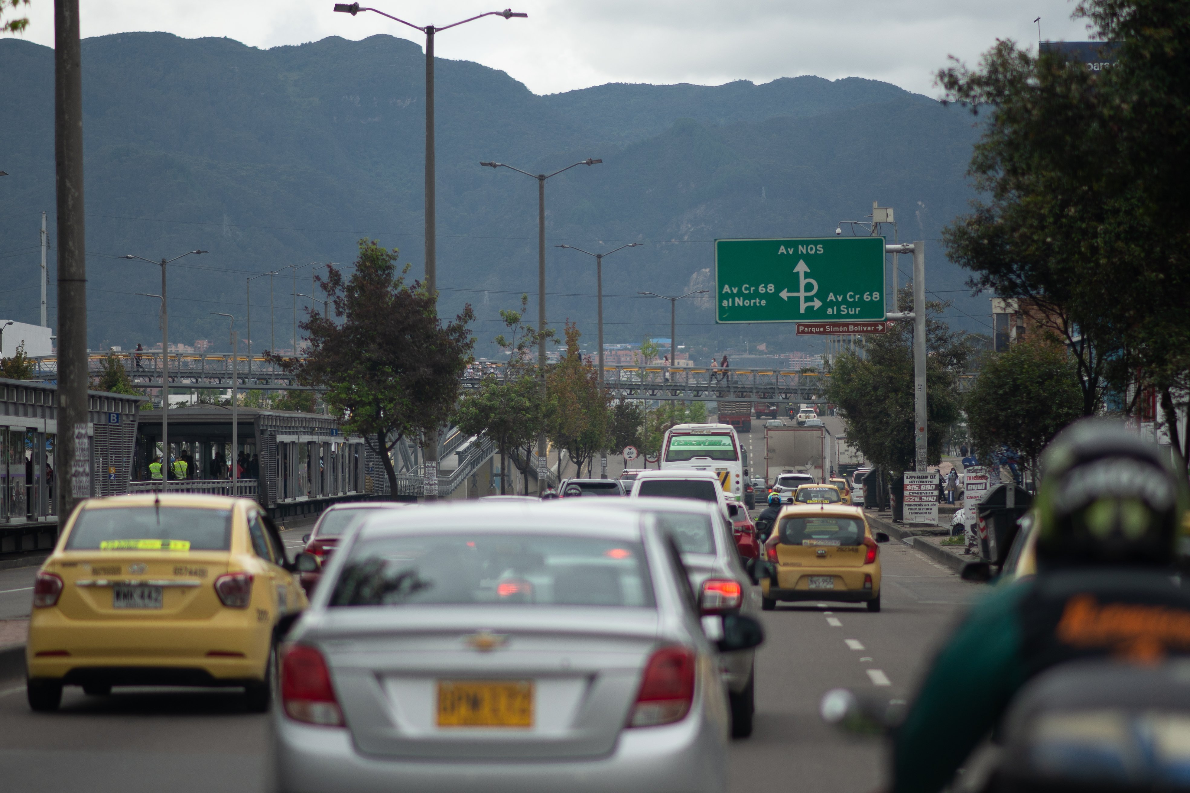 Imagen de archivo. Tras el inicio del pico y placa extendido en Bogotá, aumentó el número de vehículos inscritos en el pico y placa solidario. Foto: Secretaría de Movilidad