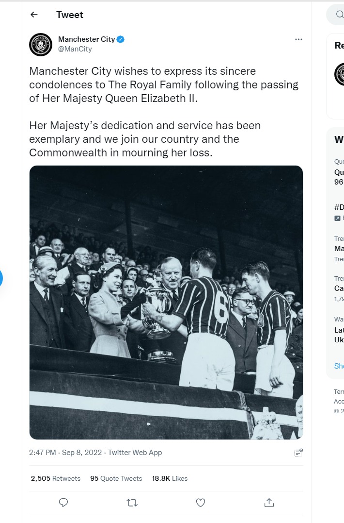 "El Manchester City desea expresar sus más sinceras condolencias a la Familia Real tras el fallecimiento de Su Majestad la Reina Isabel II.  La dedicación y el servicio de Su Majestad han sido ejemplares y nos unimos a nuestro país y a la Commonwealth en el duelo por su pérdida"