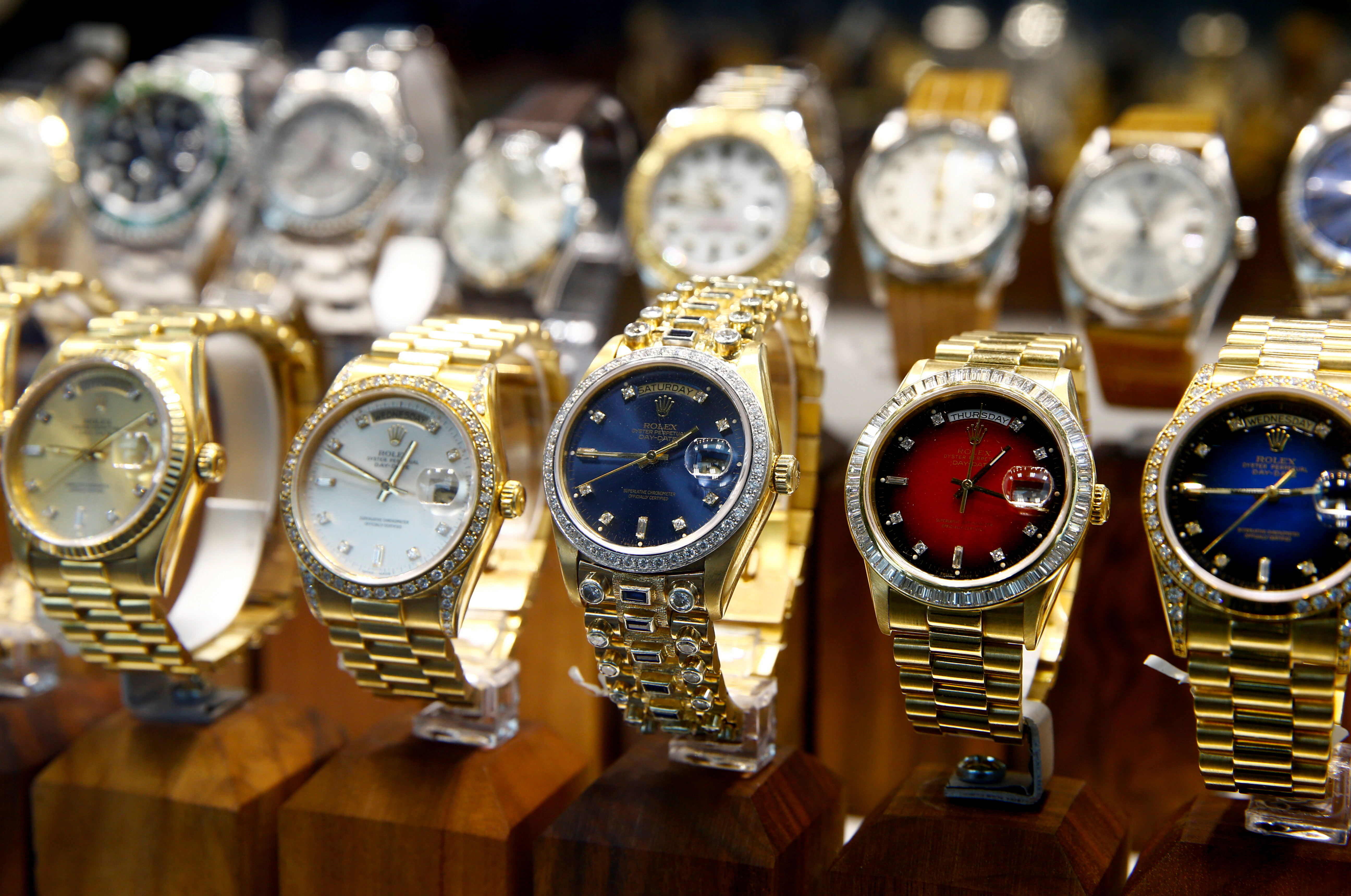 Relojes usados del fabricante suizo Rolex se ven en una tienda en Zúrich, Suiza, el 8 de julio de 2021.  REUTERS/Arnd Wiegmann