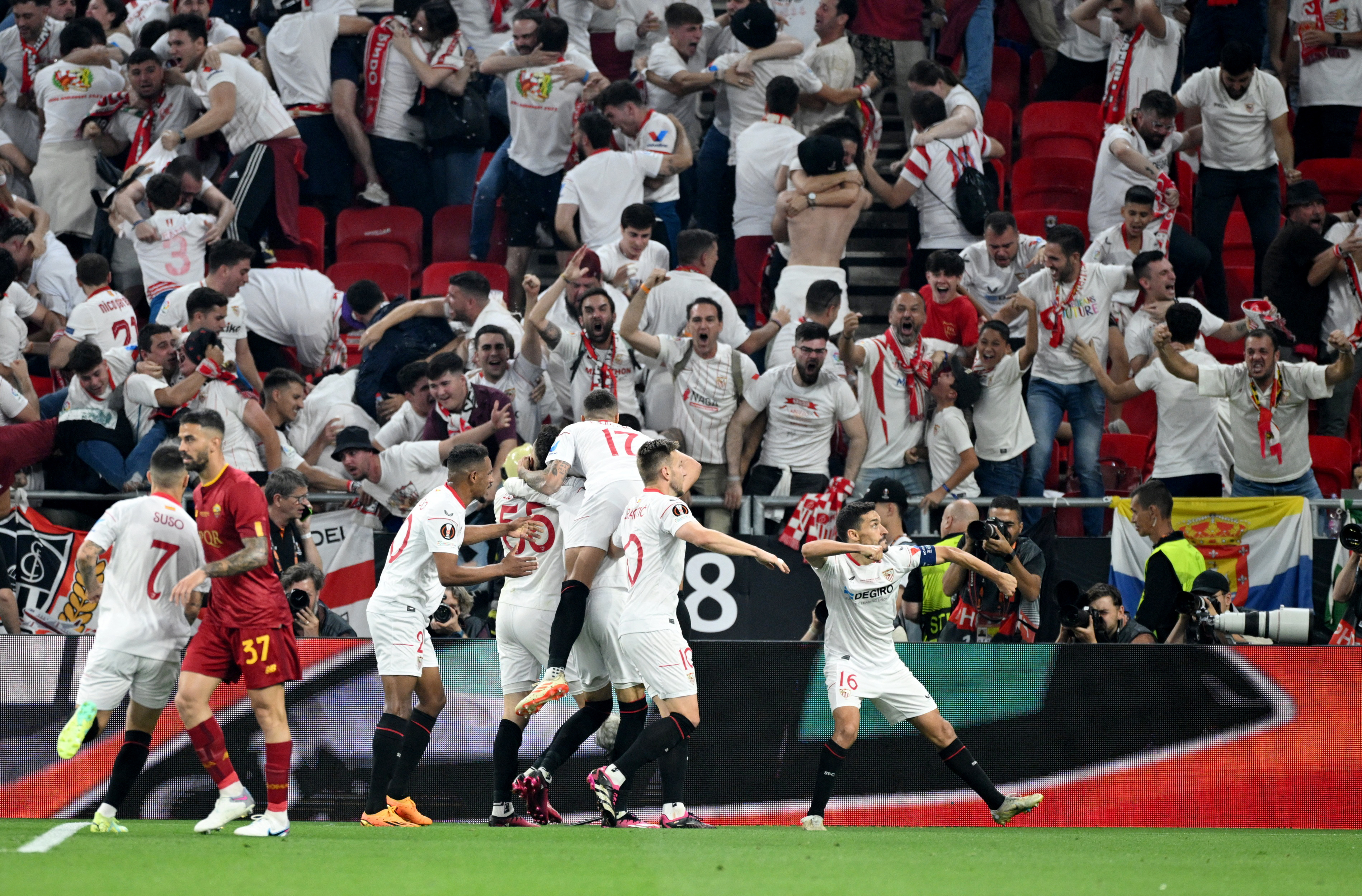 Con el penal definitorio de Gonzalo Montiel, Sevilla derrotó a la Roma y se consagró campeón de la Europa League por séptima vez en su historia