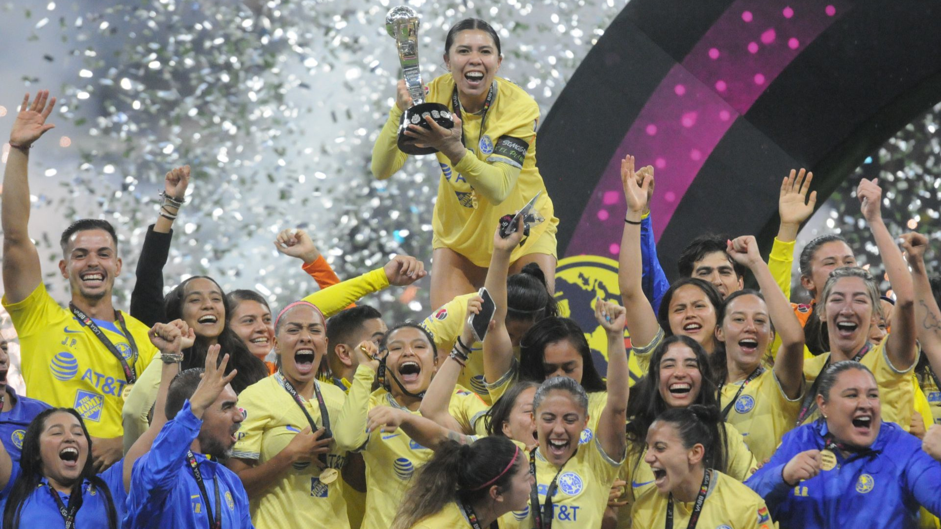 ¡Rompen récord de asistencia! América se coronó en la Liga MX Femenil contra Pachuca ante más de 58 mil aficionados