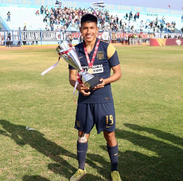 Said Peralta consigue su primer título con Alianza Lima