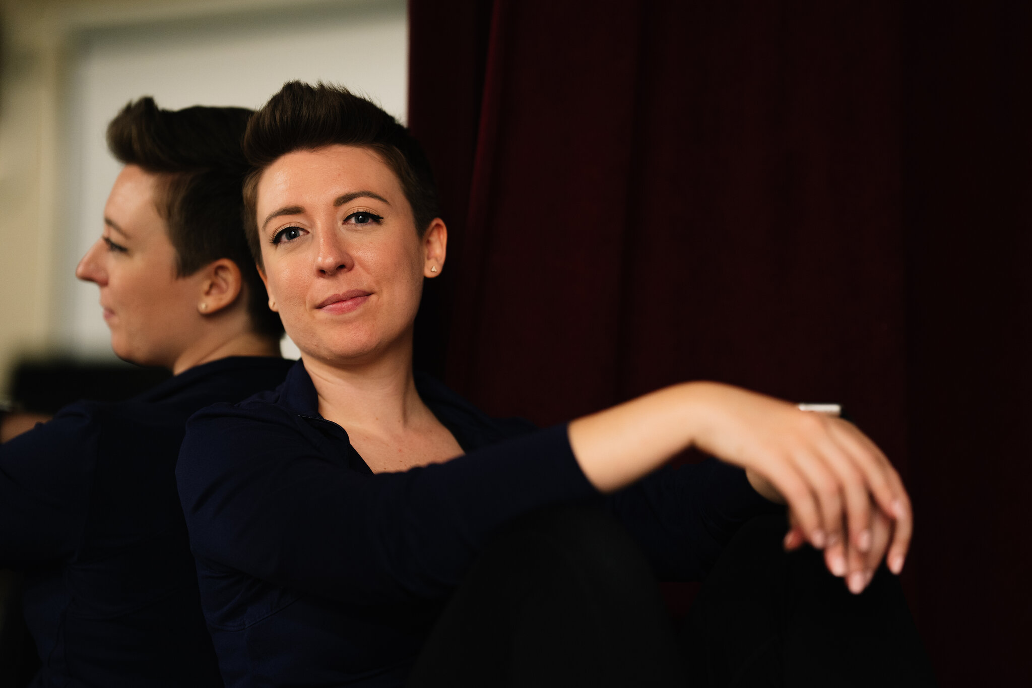 Jessica Steinrock, directora ejecutiva de Intimacy Directors and Coordinators, está a la vanguardia de un campo que facilita la producción de escenas que implican desnudez, sexo simulado o hiperexposición (Mary Mathis para The New York Times)