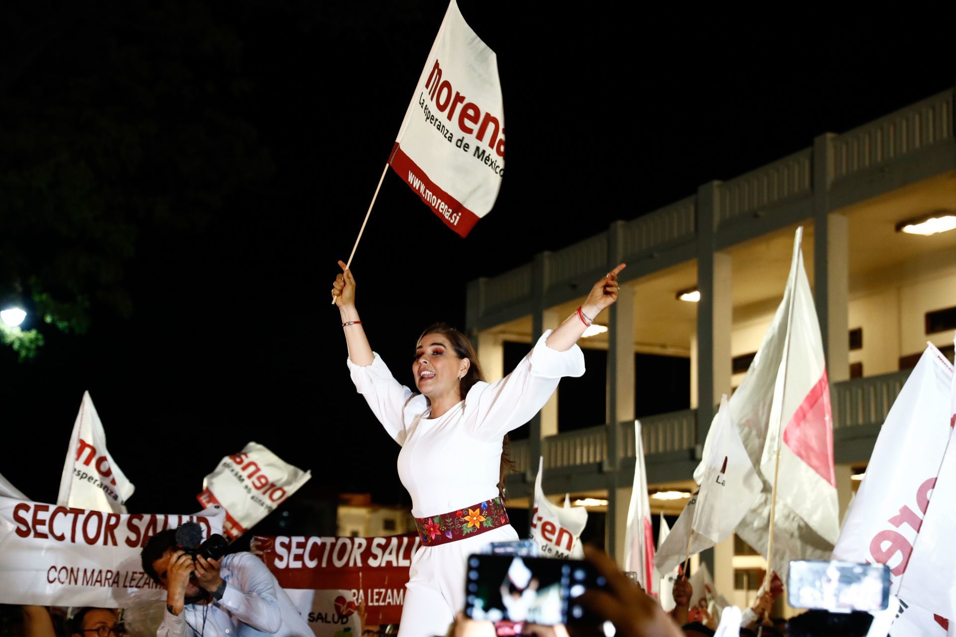 Mara Lezama, abanderada de Morena, rindió protesta como gobernadora de  Quintana Roo - Infobae