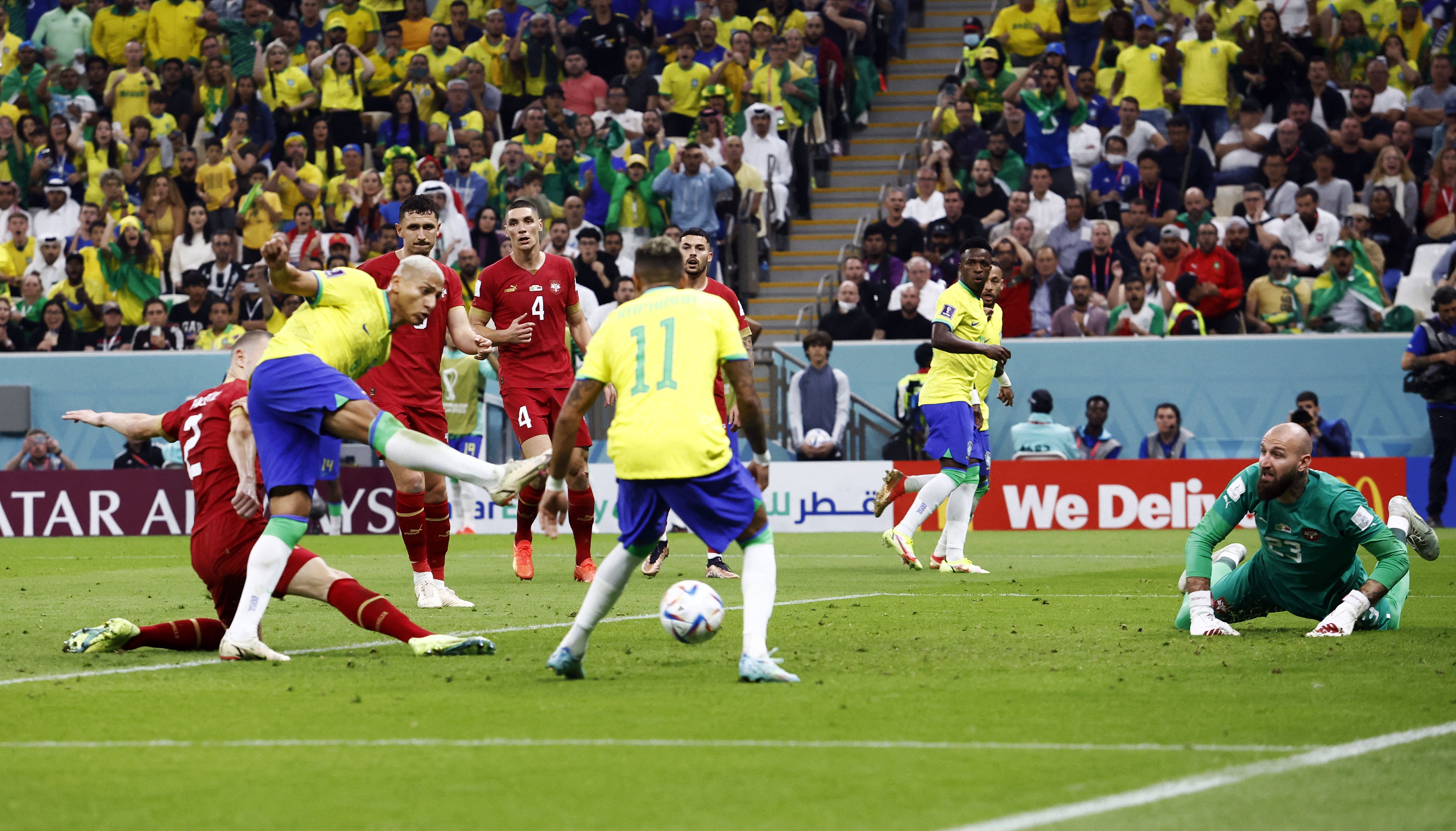 Gol de Richarlison en el Brasil vs Serbia (REUTERS/Amanda Perobelli)