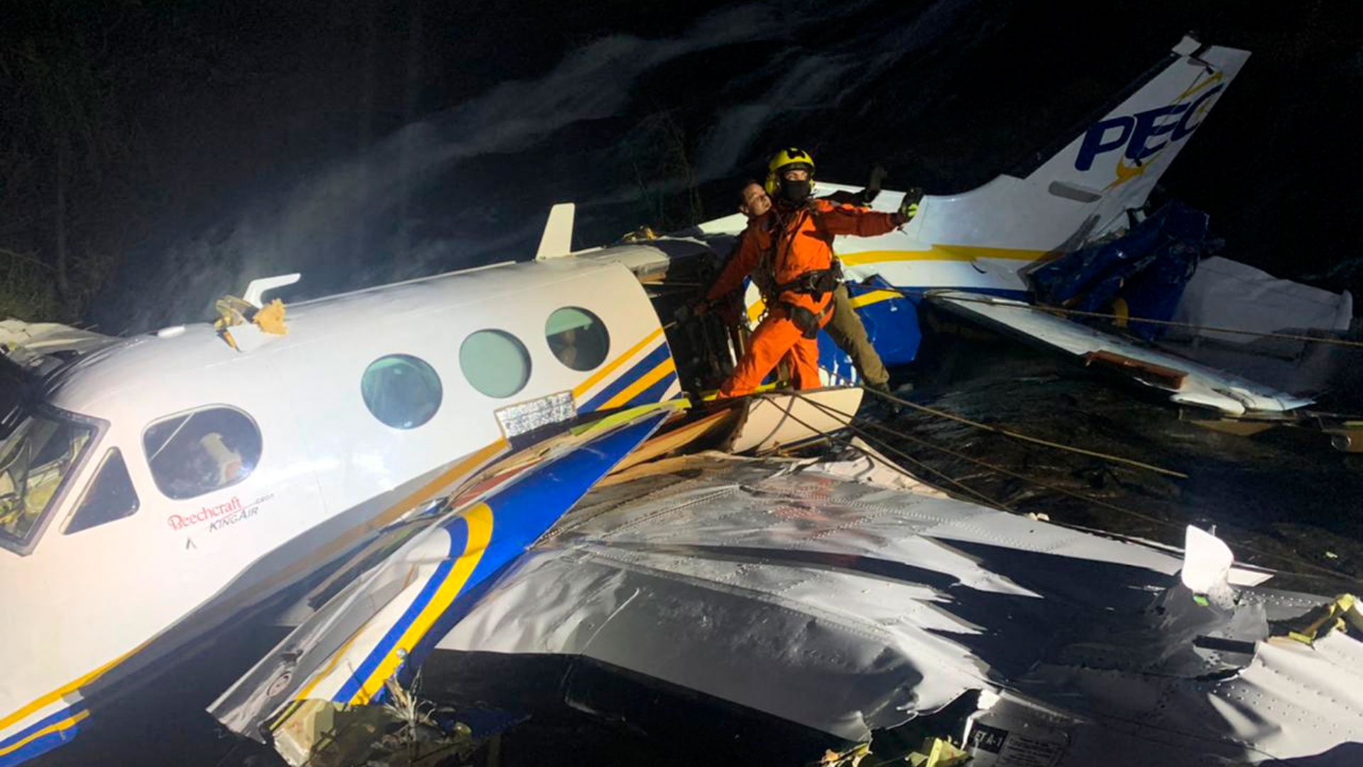 Imágenes del lugar del accidente aéreo en el que murió Marilia Mendonca (Photo by Minas Gerais Fire Department / AFP) 