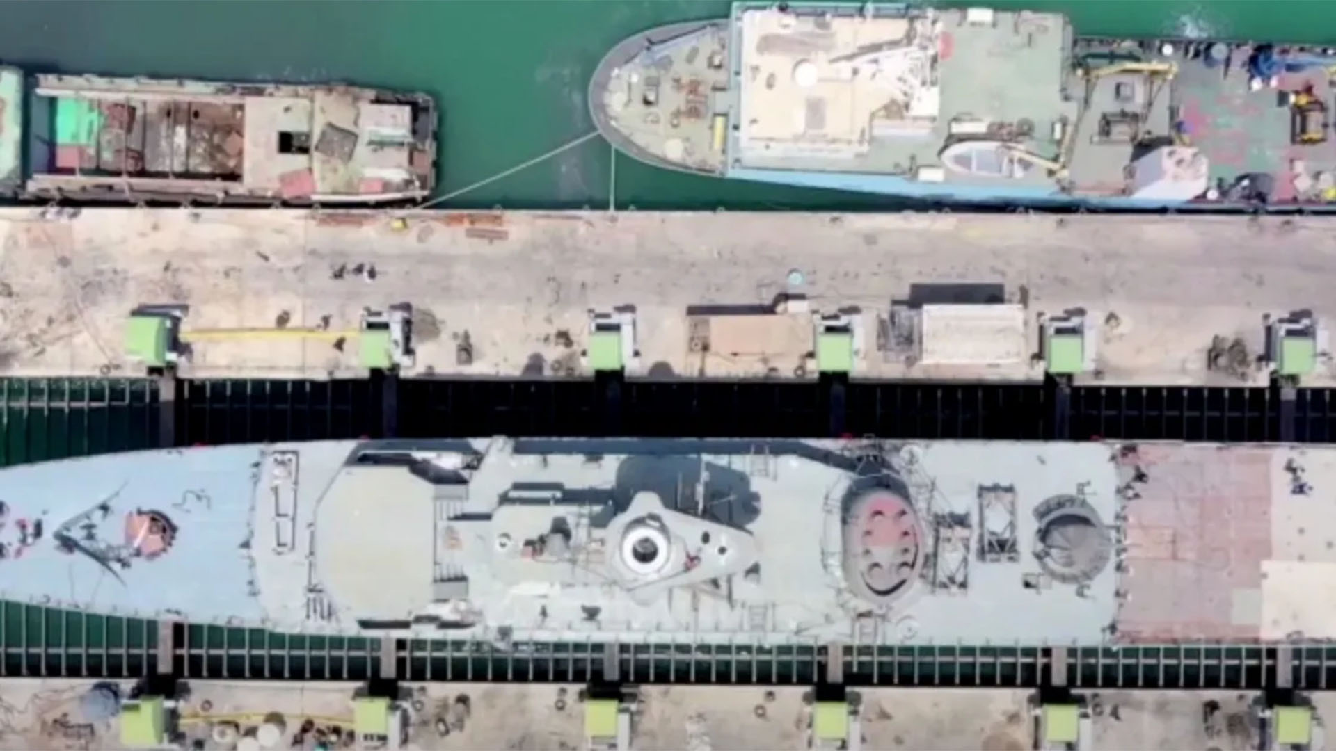 Los buques iraníes Makran y Dena están en Río
