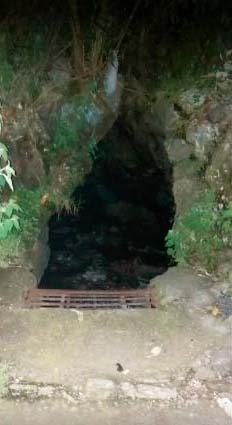Entrada a una de las cuevas del sistema Xitle (Foto/Miguel Angel JIménez Méndez)