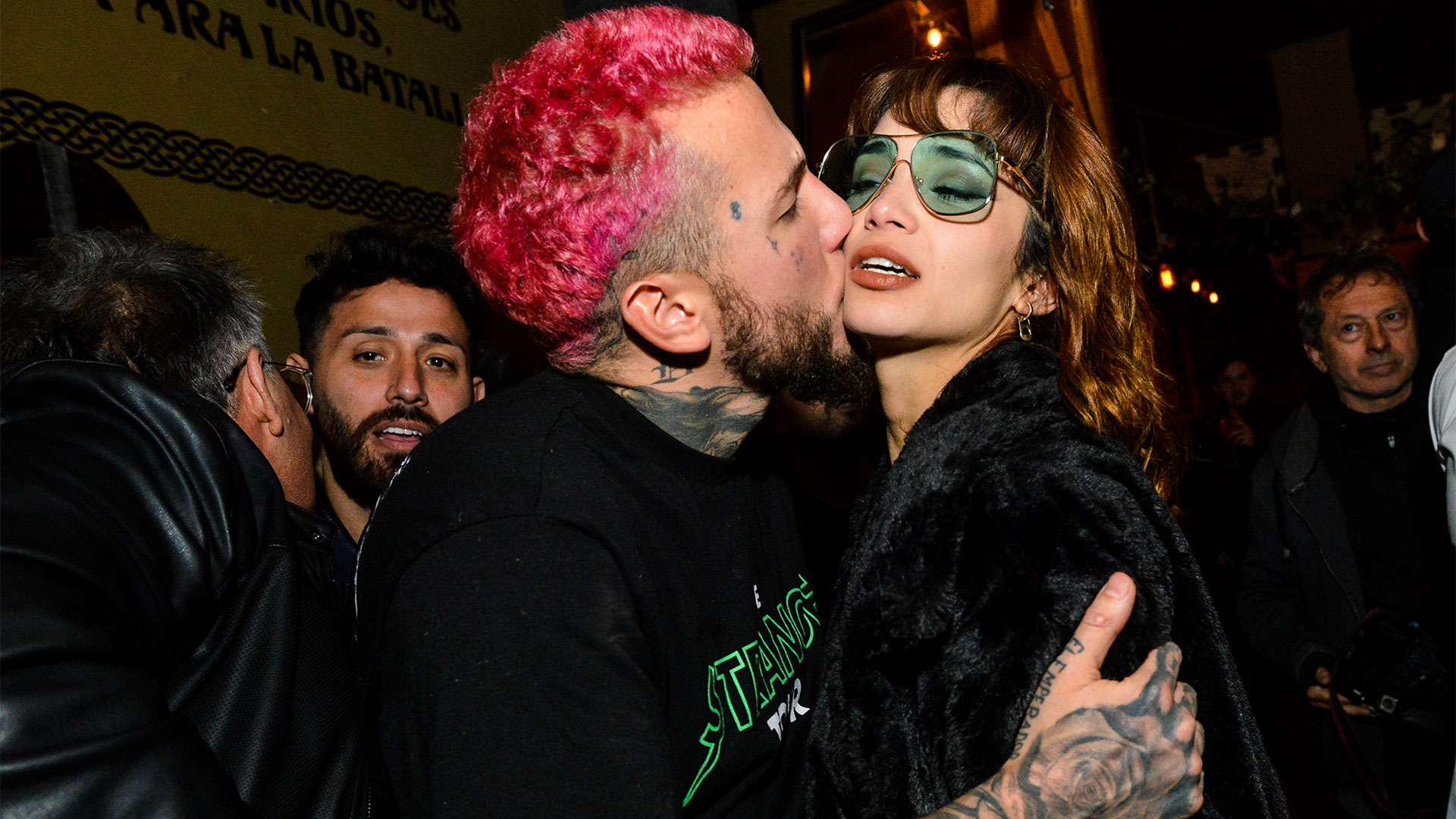Alex y Melody se mostraron muy enamorados