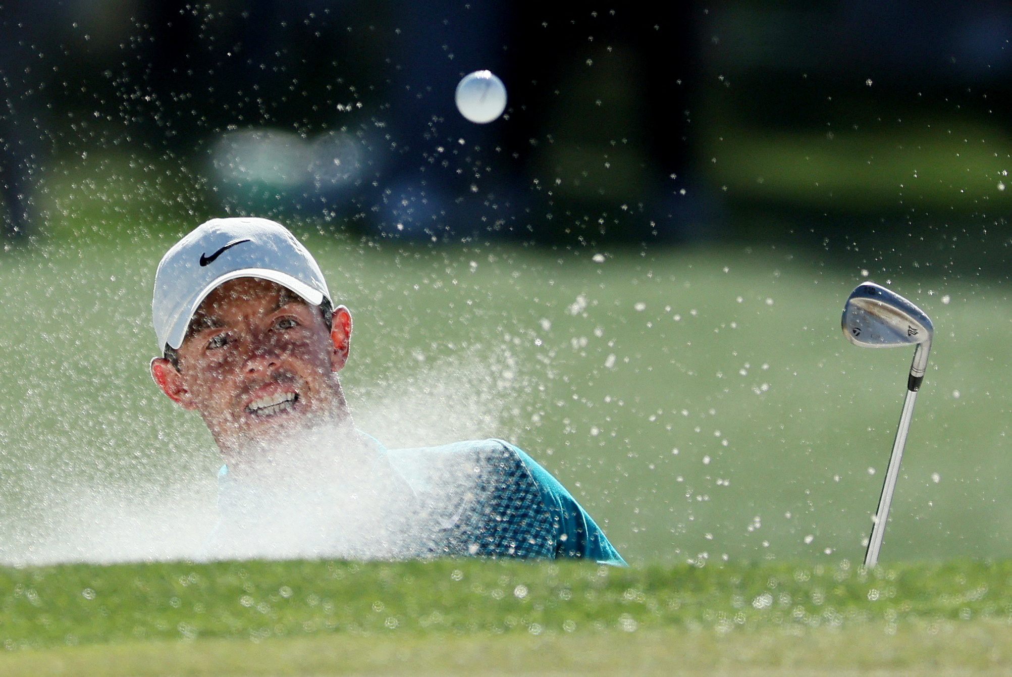  Rory McIlroy hitting a bunker at the Augusta Masters 
