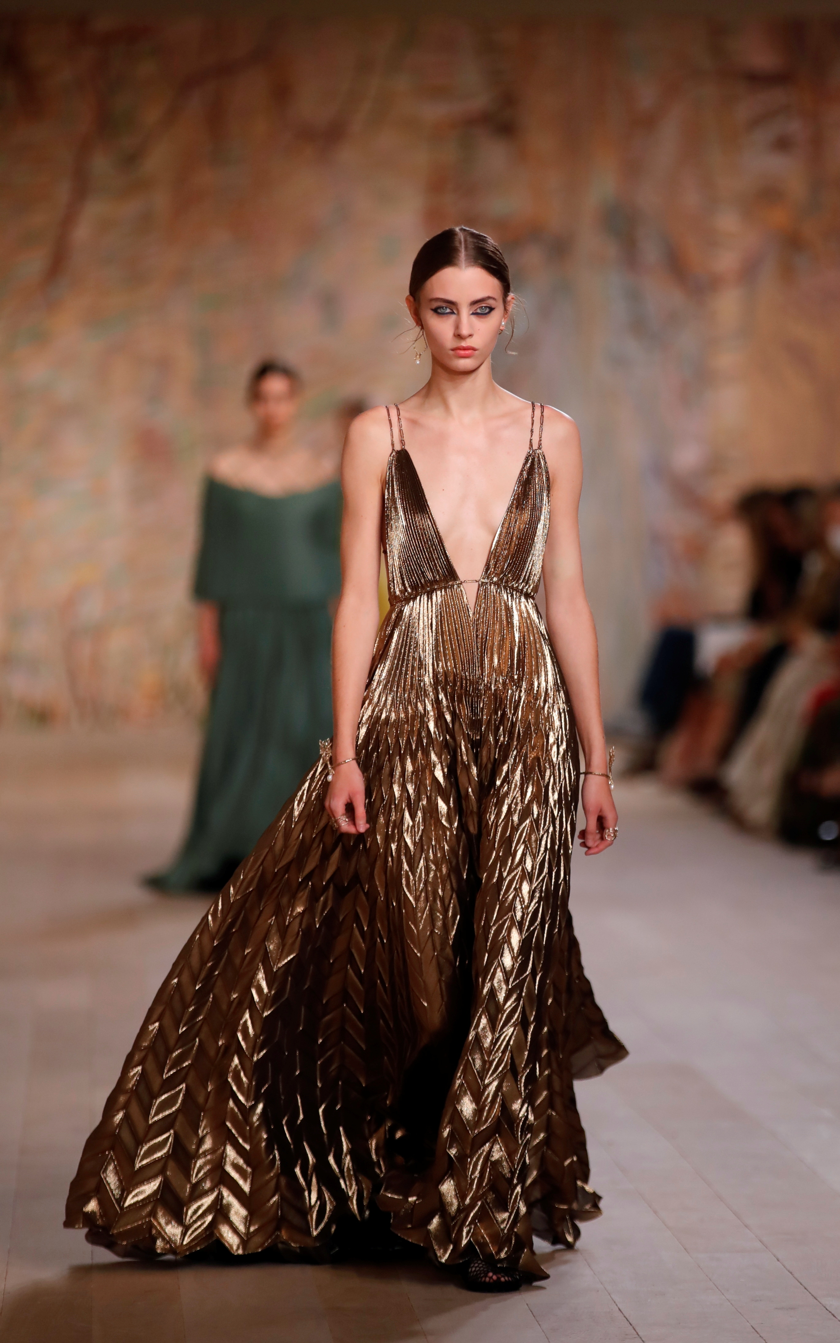 Los vestidos de haute couture de Dior para este invierno 2021-2022 (Reuters)