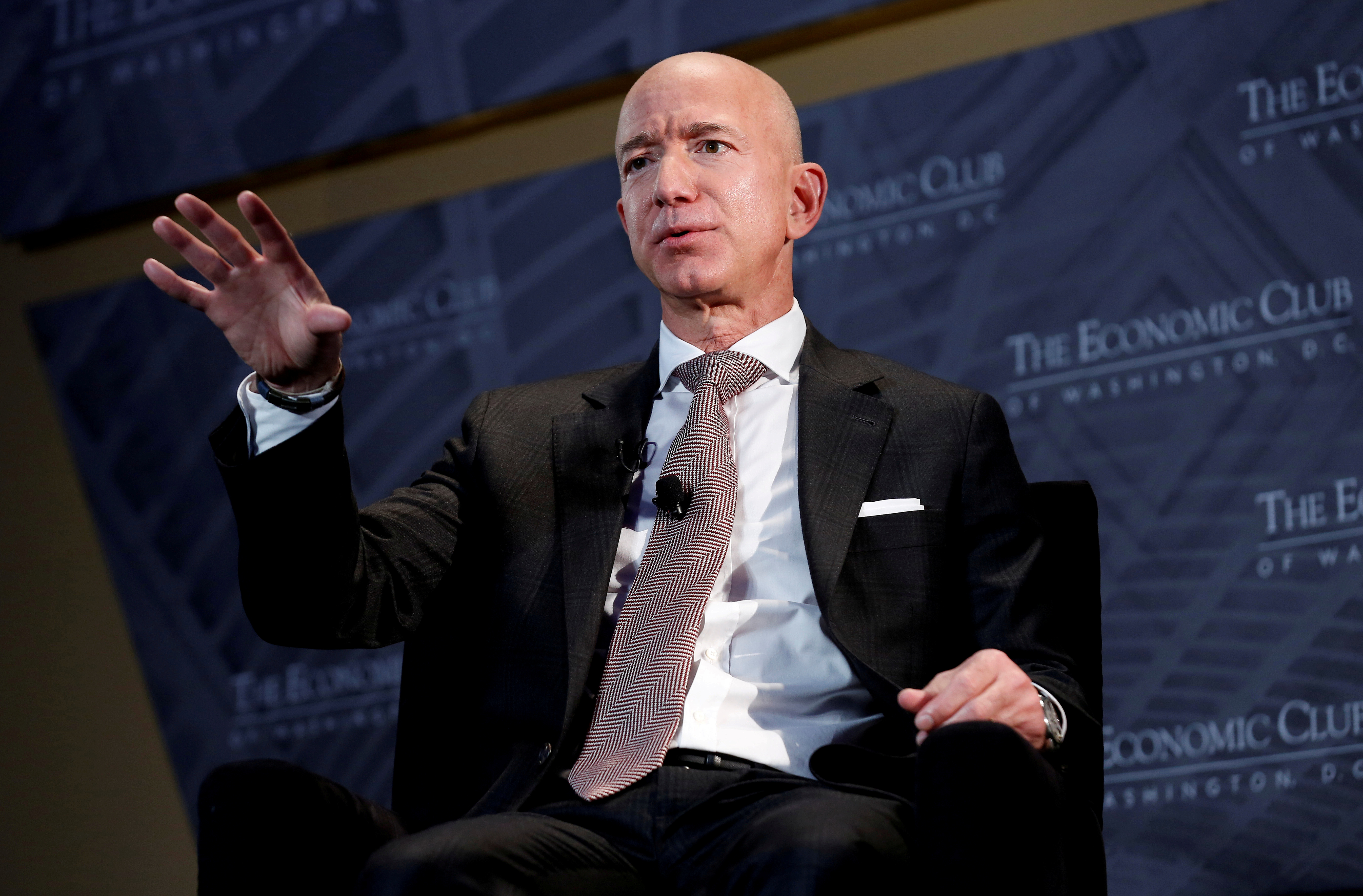 Foto de archivo: El CEO de Amazon Jeff Bezos (Reuters /Joshua Roberts)