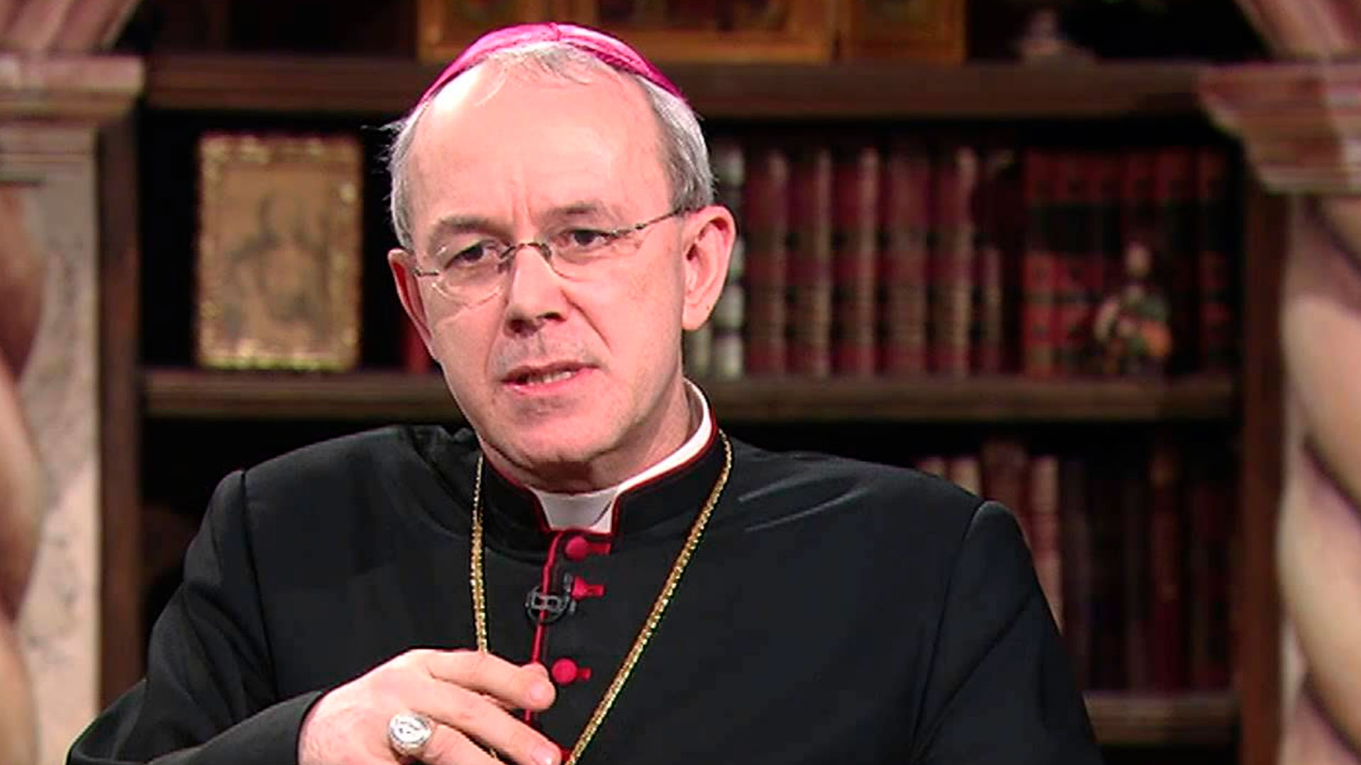 Athenasius Schneider, obispo auxiliar de Astana, es uno de los críticos más destacados de Francisco. (Youtube)