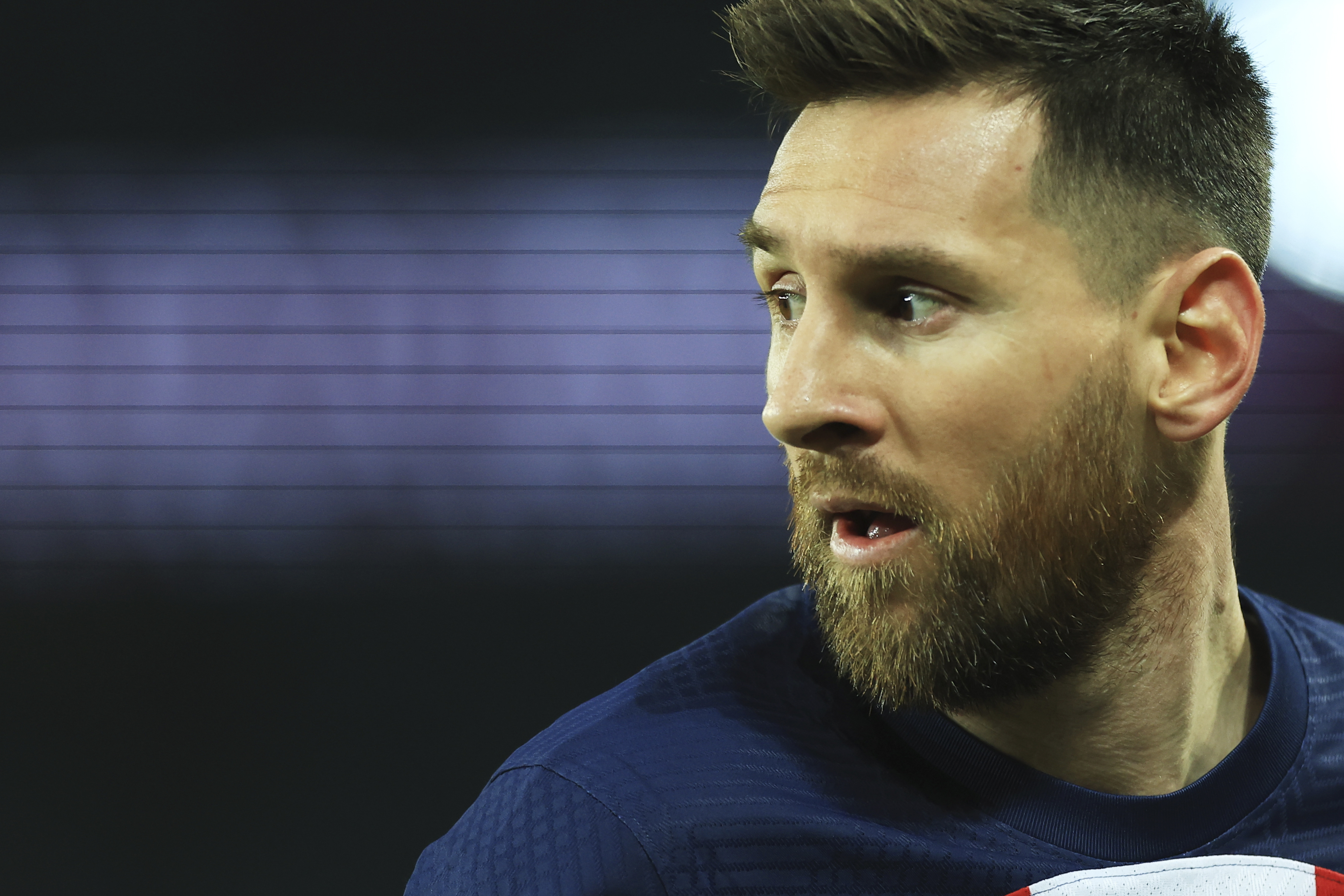 El argentino Lionel Messi, del París Saint-Germain, disputa el partido dle domingo 2 de abril de 2023, ante Lyon (AP Foto/Aurelien Morissard)