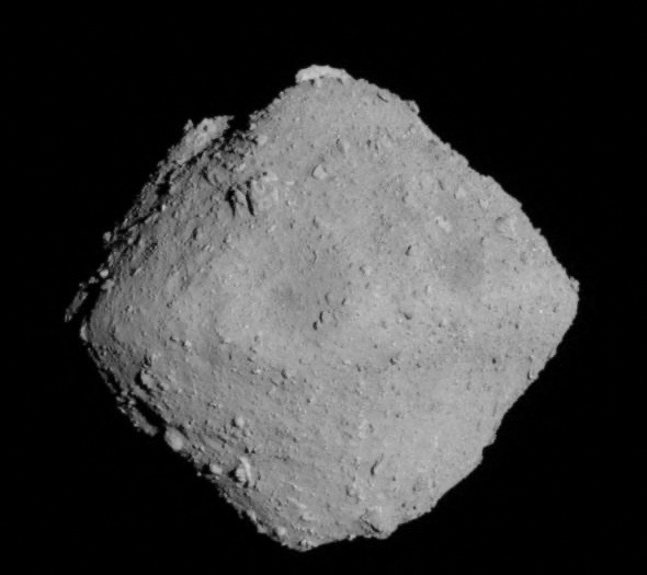 Los expertos detectaron uracilo y niacina en el asteroide carbonoso Ryugu (REUTERS)