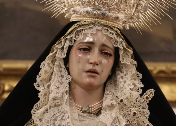 La Virgen de Dolores suele ser representada de color negro.