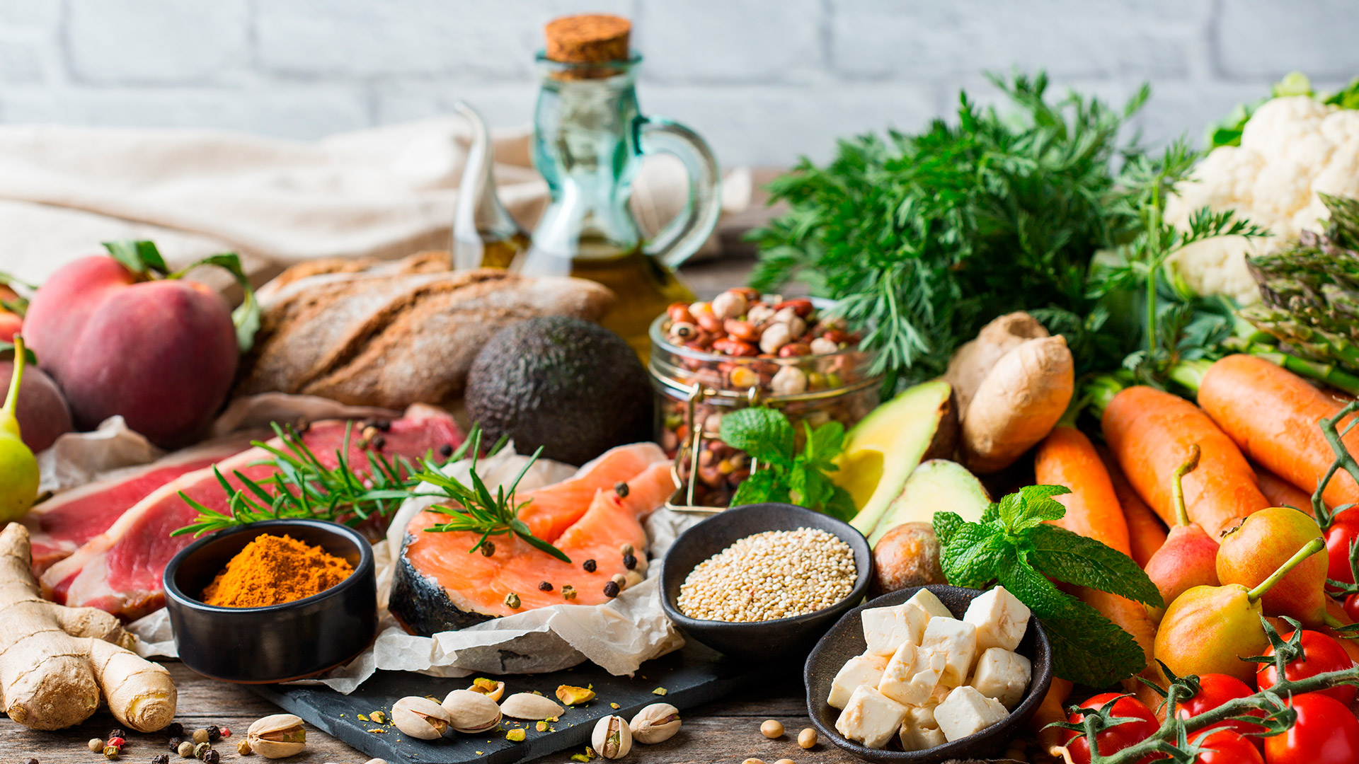 Numerosos estudios han demostrado que las dietas que siguen el patrón mediterráneo pueden ayudar a mantener una buena salud cognitiva (Shutterstock)