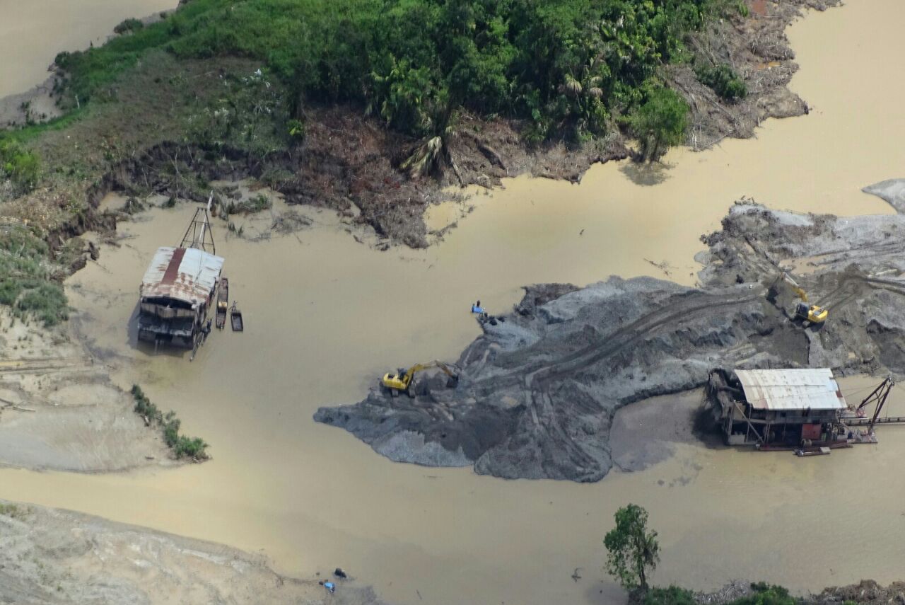 Según datos que entregó la Procuraduría, a octubre de 2022, la cifra de hectáreas que se han visto deforestadas llegó a 10.504,91, superando las 10.291,35 reportadas en agosto del mismo año. (Foto: Referencia de la minería ilegal en Colombia / Policía Nacional)