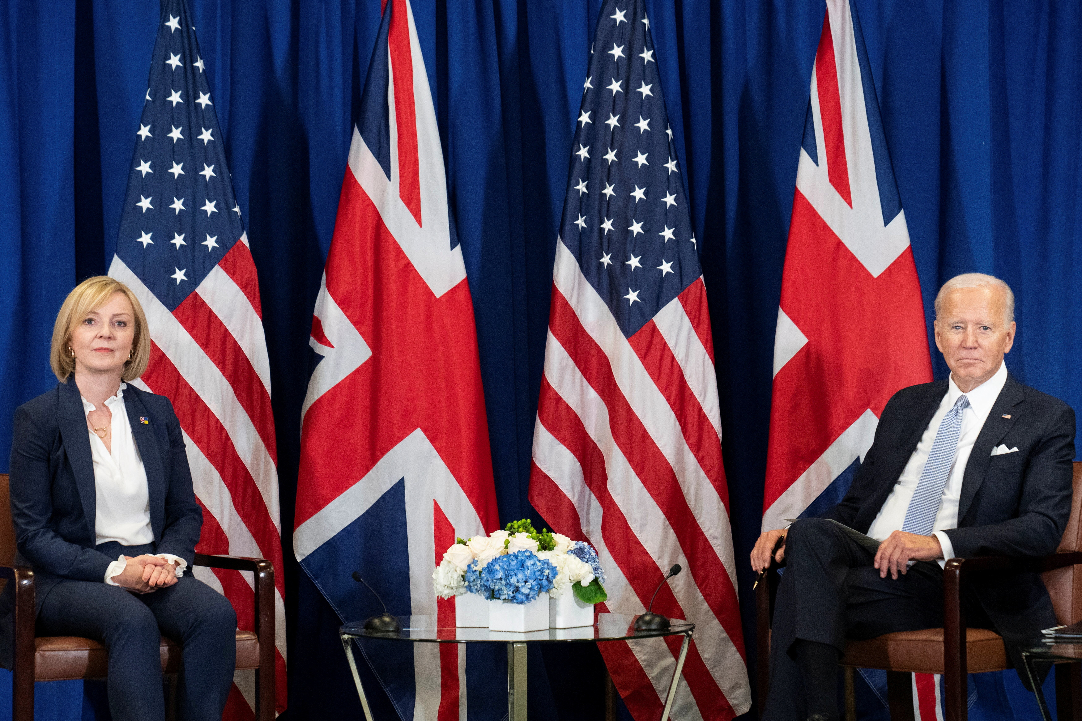La primera ministra británica, Liz Truss, mantiene una reunión bilateral con el presidente estadounidense, Joe Biden, durante su visita a Estados Unidos para asistir a la 77ª Asamblea General de la ONU en Nueva York, Estados Unidos, el 21 de septiembre de 2022. Stefan Rousseau/Pool vía REUTERS