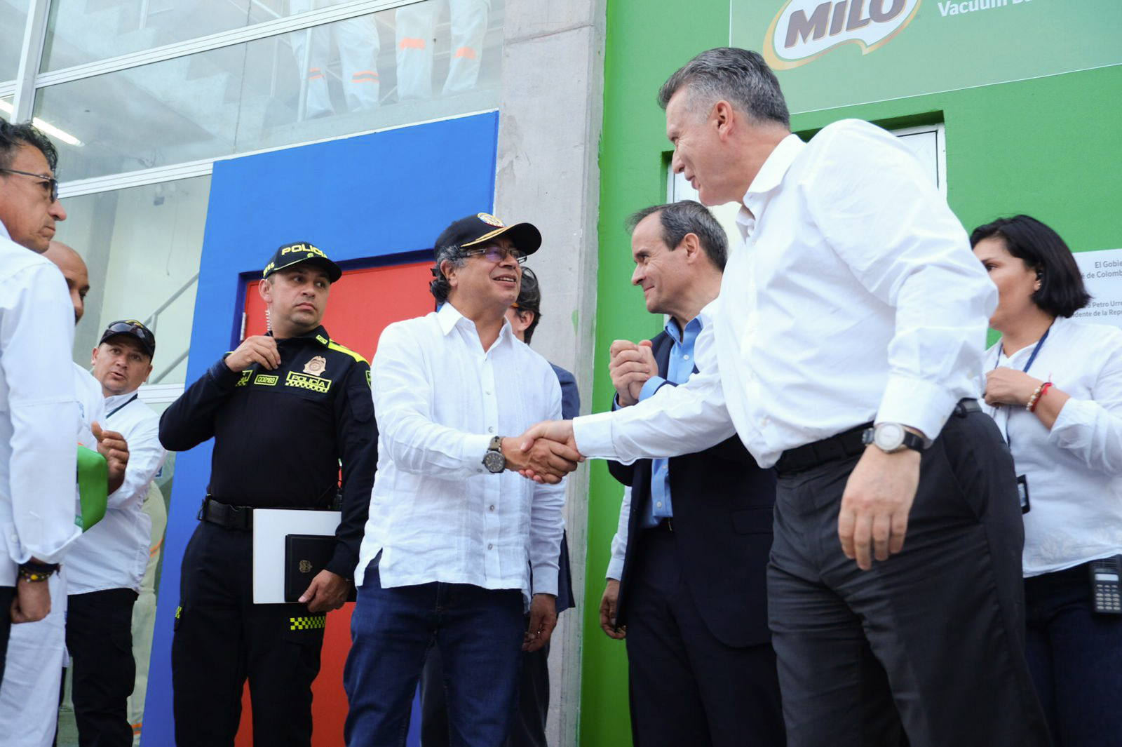 En la imagen, el presidente de Colombia, Gustavo Petro durante la inauguración de la nueva línea de producción Milo. Presidencia de Colombia-Nelson Cárdenas