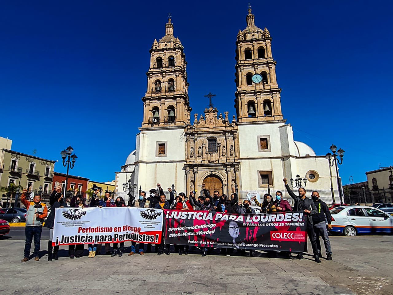 Periodistas se manifestaron el Plaza de Armas en Durango para exigir justicia por sus compañeros que perdieron la vida en días recientes. (Foto: Heber Cassio)