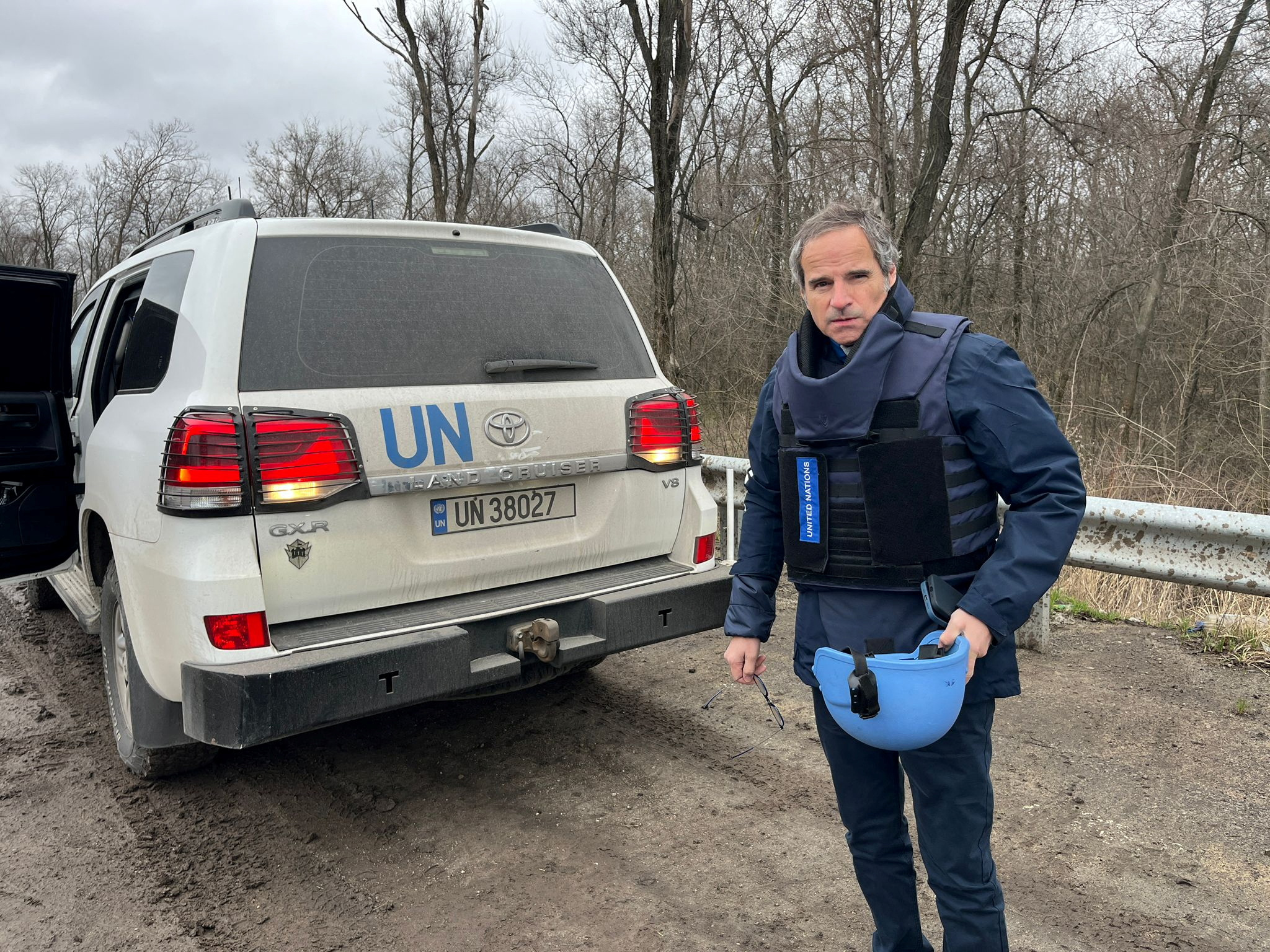El jefe de la agencia nuclear de la ONU visita la central de Zaporizhzhia, comprometida por la invasión rusa a Ucrania       