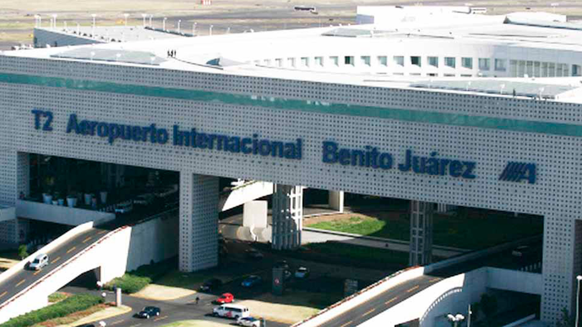 Terminal 2 del AICM no cerrará por trabajos de reparación, afirmó Velázquez Tiscareño