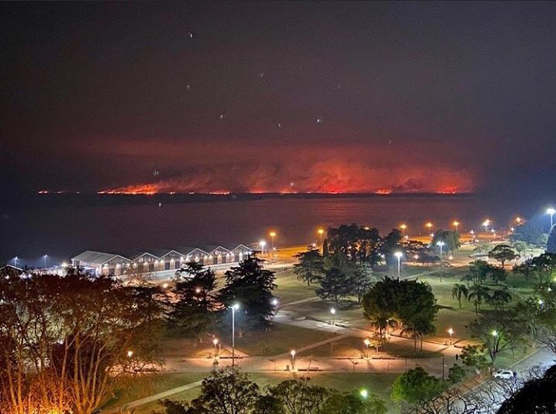Incendios en las islas del Delta Paraná (@GMALFARO)