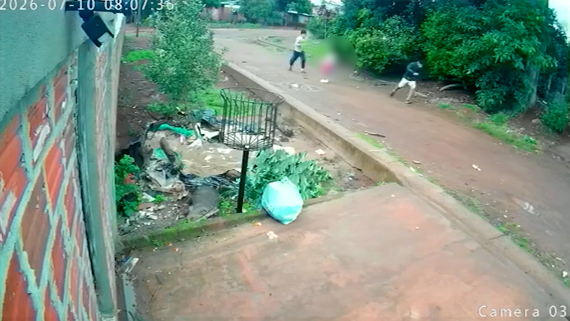 Video escalofriante: una ni&ntilde;a de 7 a&ntilde;os fue raptada por un adolescente e investigan un presunto intento de abuso