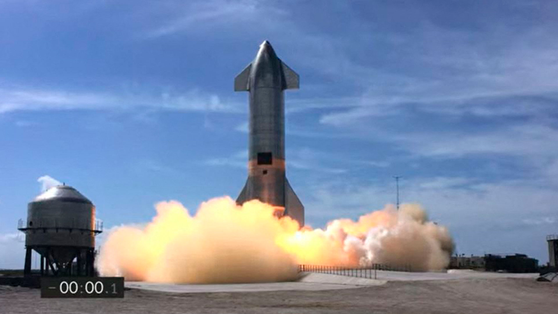 El prototipo Starship SN10 durante un test de motores en 2021. (SPACEX / AFP)
