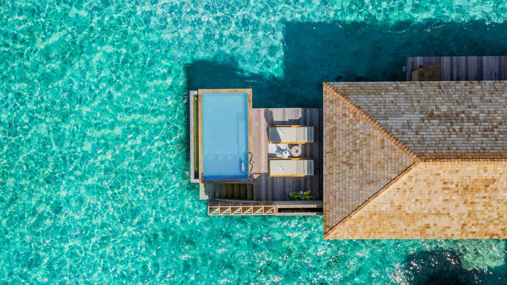 El célebre arquitecto Yuji Yamazaki supervisó el diseño del complejo Kagi Maldives Spa Island, que se centra en un spa y centro de bienestar de 1.500 metros cuadrados con un techo en forma de lágrima al aire libre en su corazón