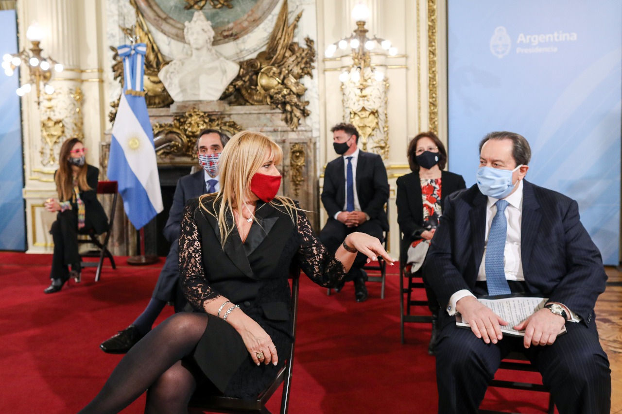 La ministra de Justicia, Marcela Losardo, y el ex ministro de Justicia bonaerense León Arslanian