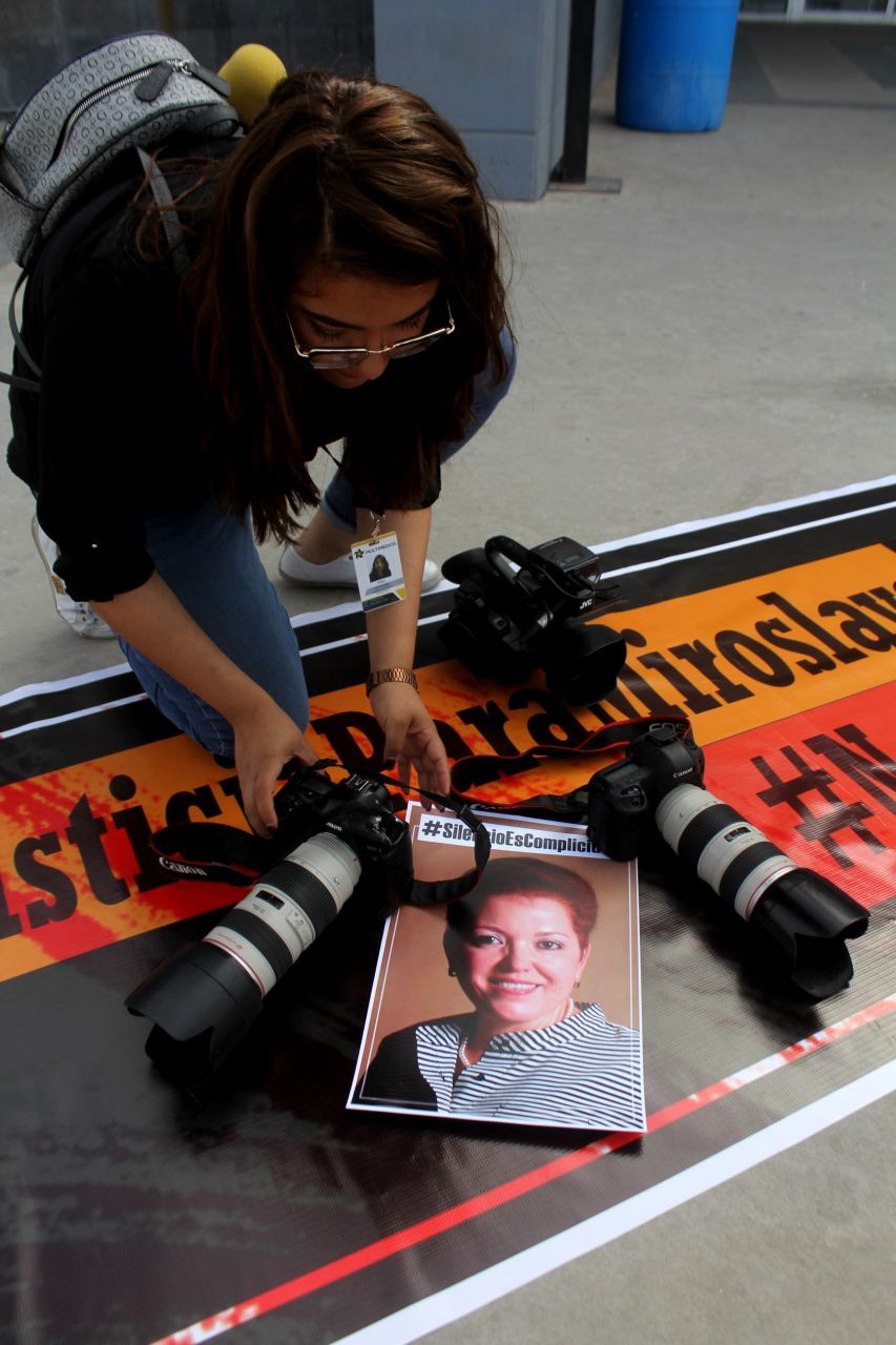 Periodistas se manifiestan por la muerte de Miroslava Breach, corresponsal de La Jornada en Chihuahua, quien fue asesinada en 2017 (Foto: cuartoscuro)