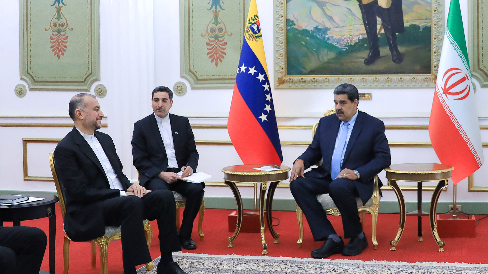 El dictador de Venezuela recibe en Miraflores al canciller del régimen de Irán 